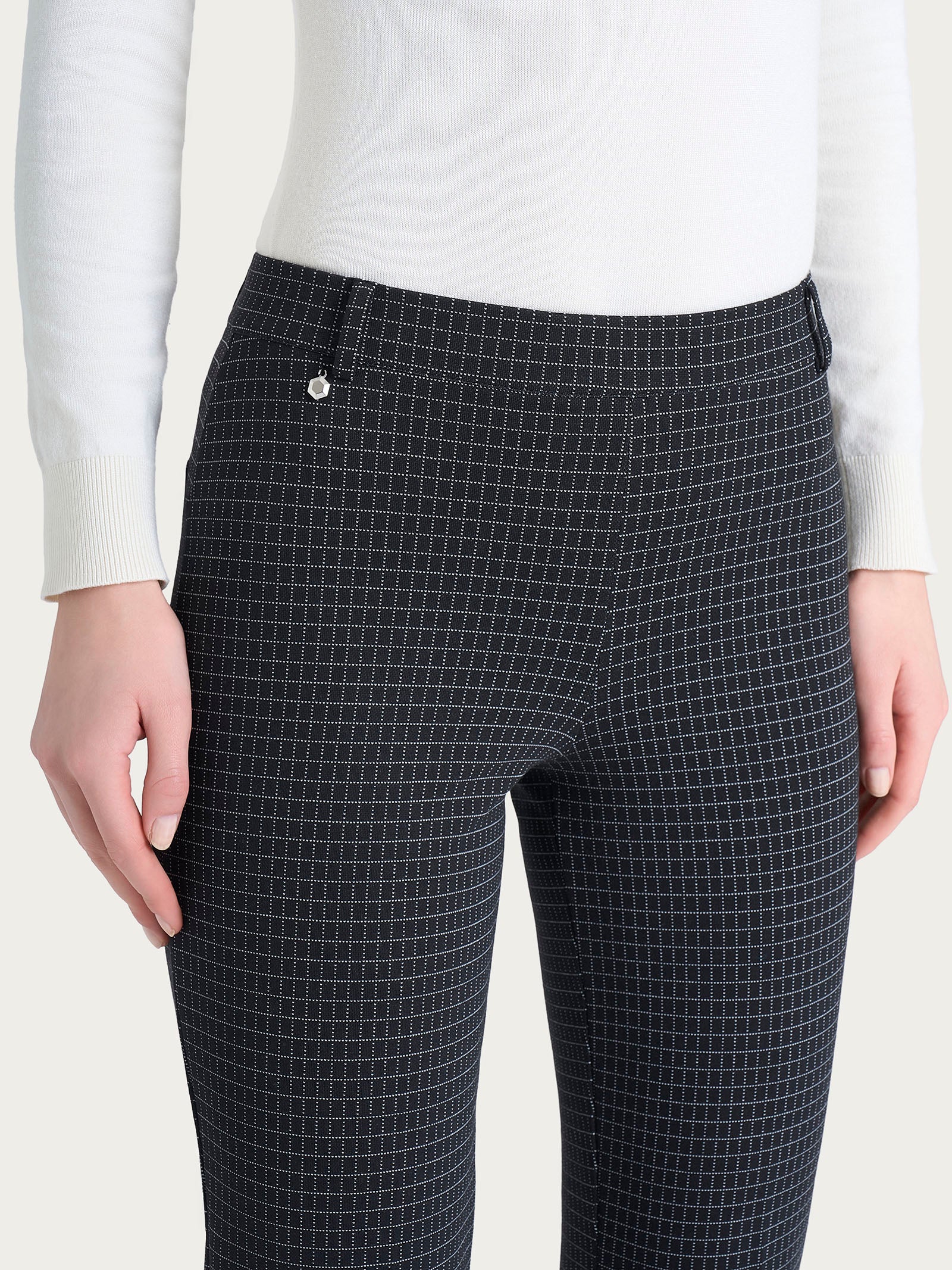 Pantalone flare alla caviglia con fantasia check in Eco Jacquard - Fant.Nero - Image 3