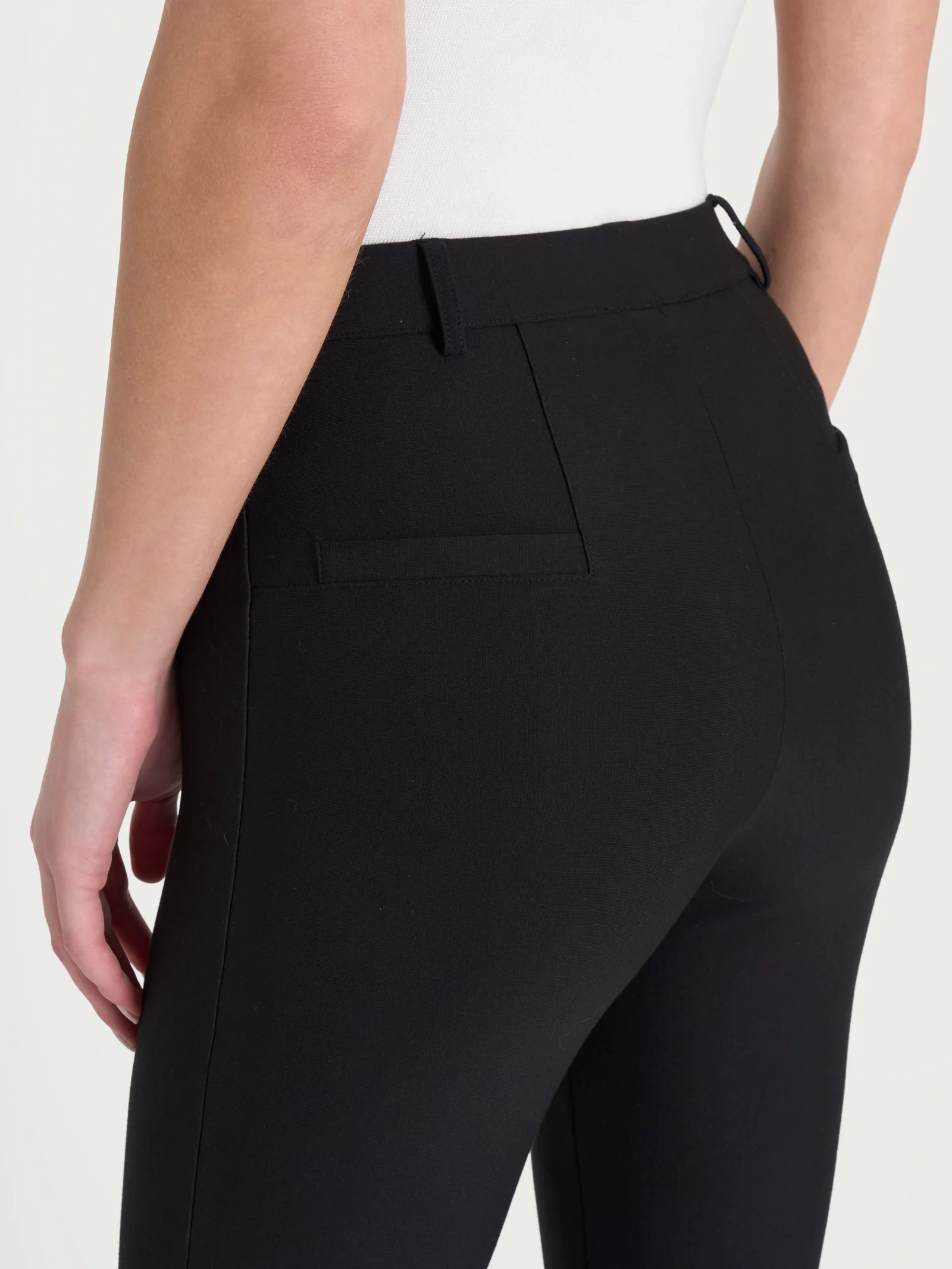 Pantalone flare alla caviglia in Compact - Nero - Image 3