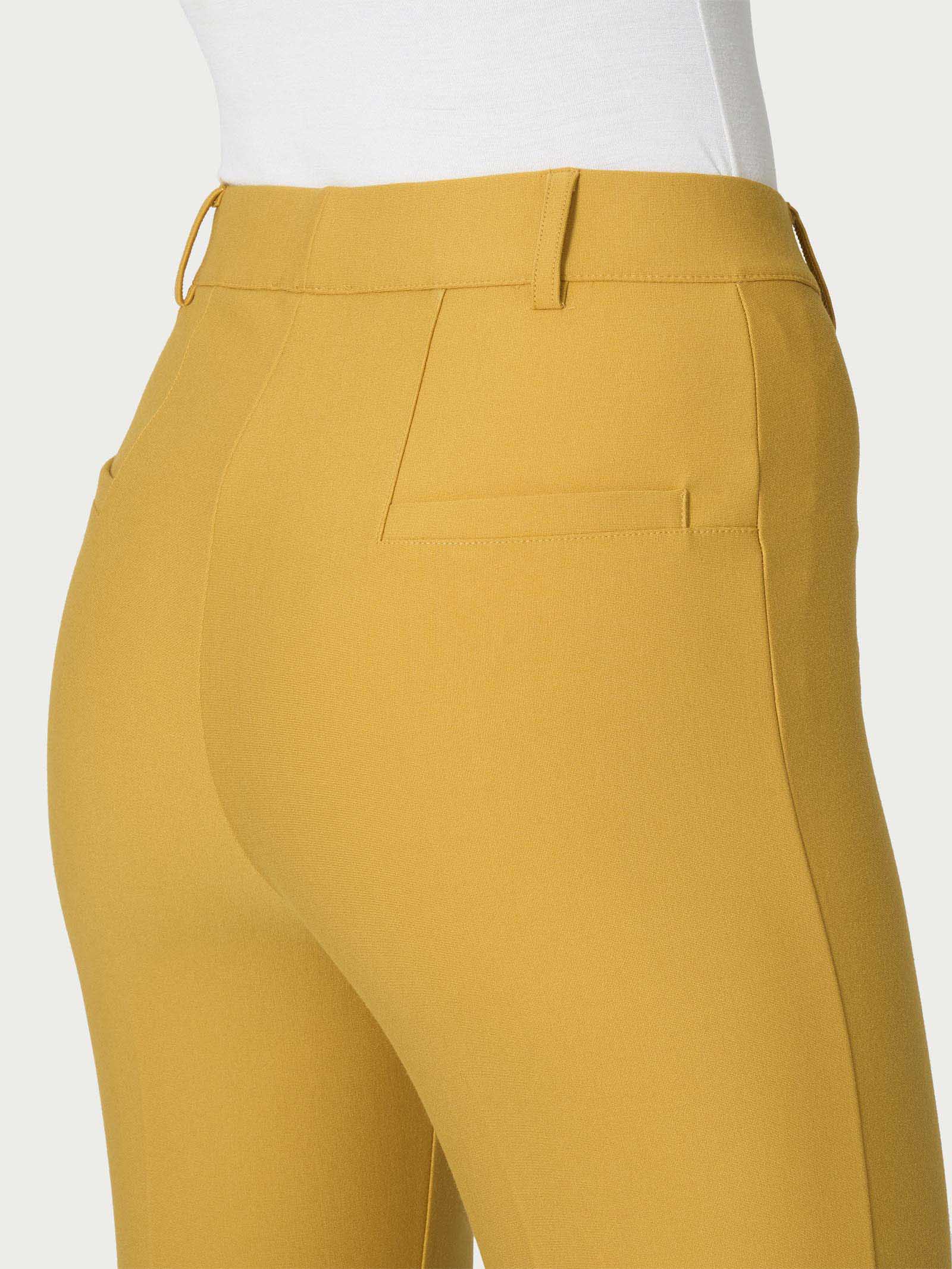 Pantalone flare alla caviglia in Compact - Golden Spice - Image 3