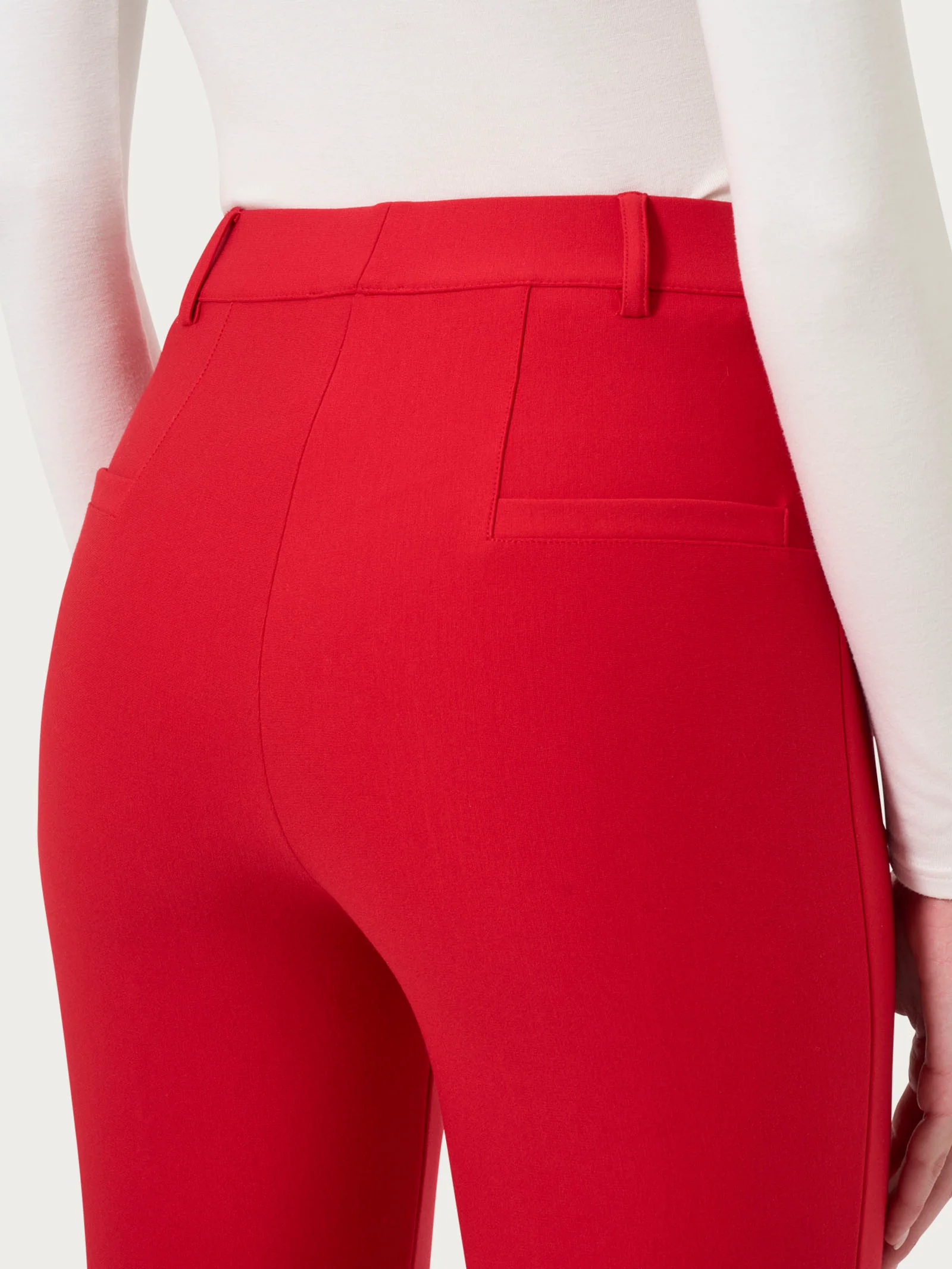 Pantalone flare alla caviglia in Compact - Salsa - Image 3