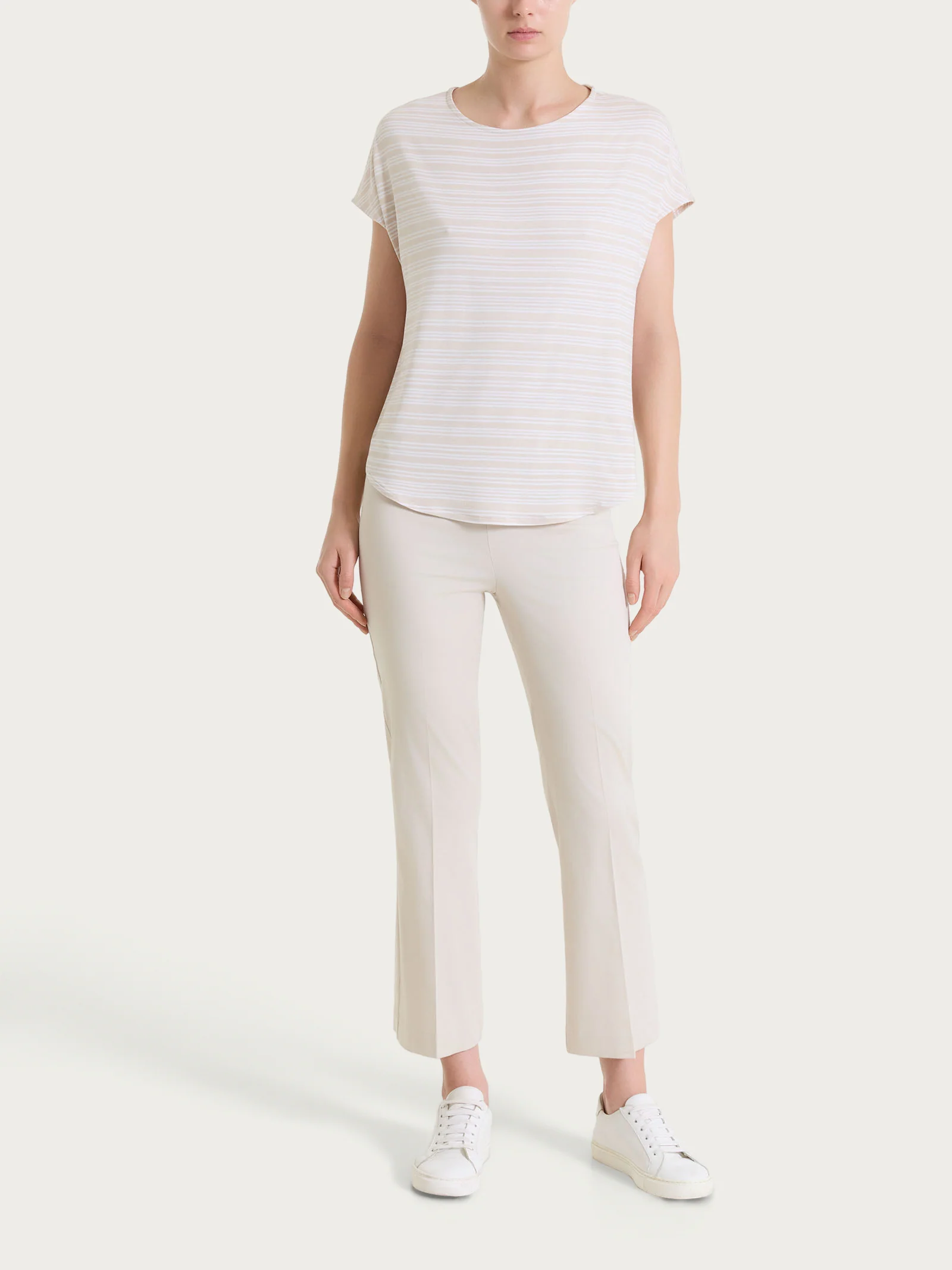 Pantalone flare alla caviglia in Satin Power - Champignon - Image 4