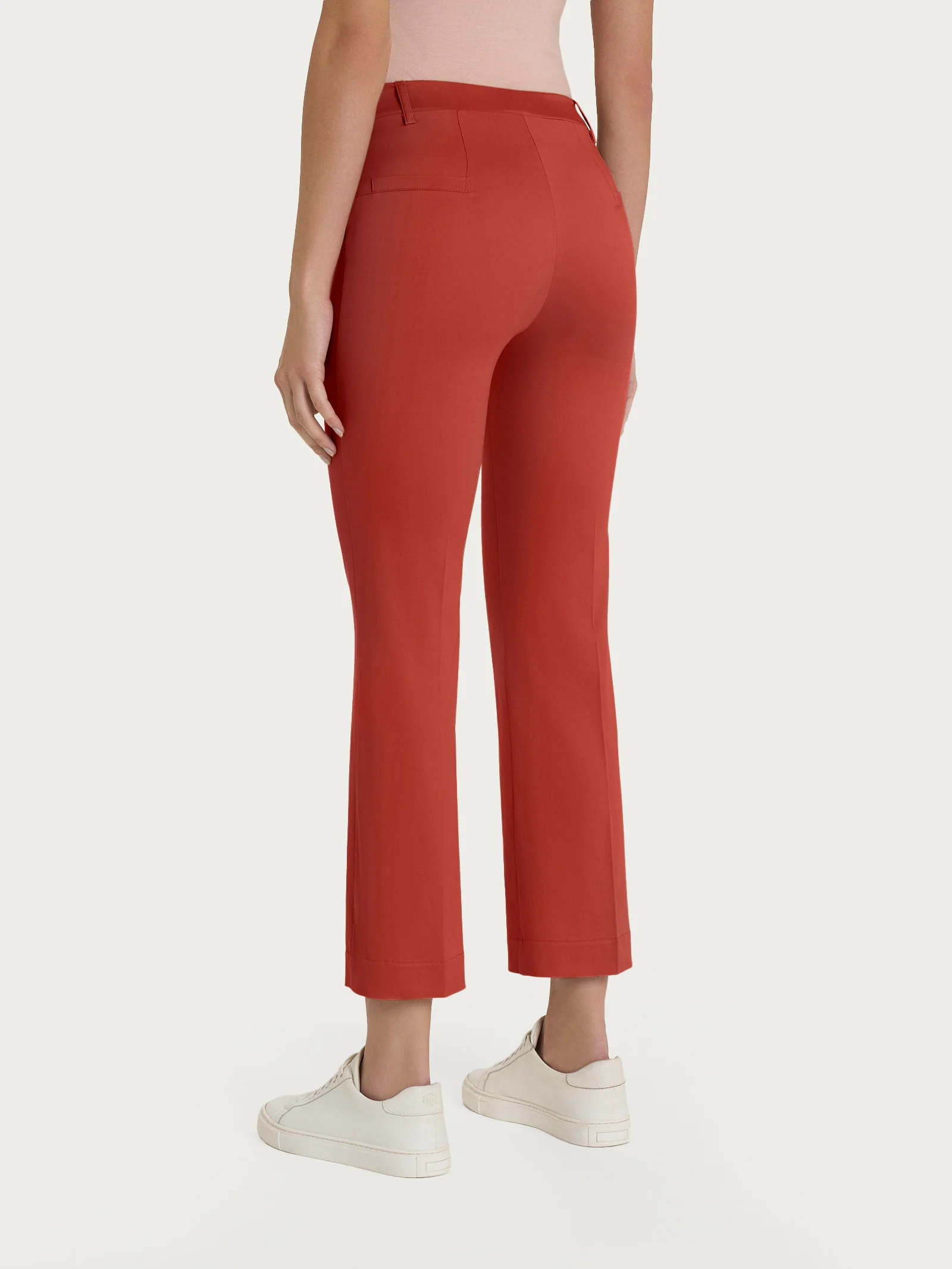 Pantalone flare alla caviglia in Satin Power - Red Ochre - Image 2