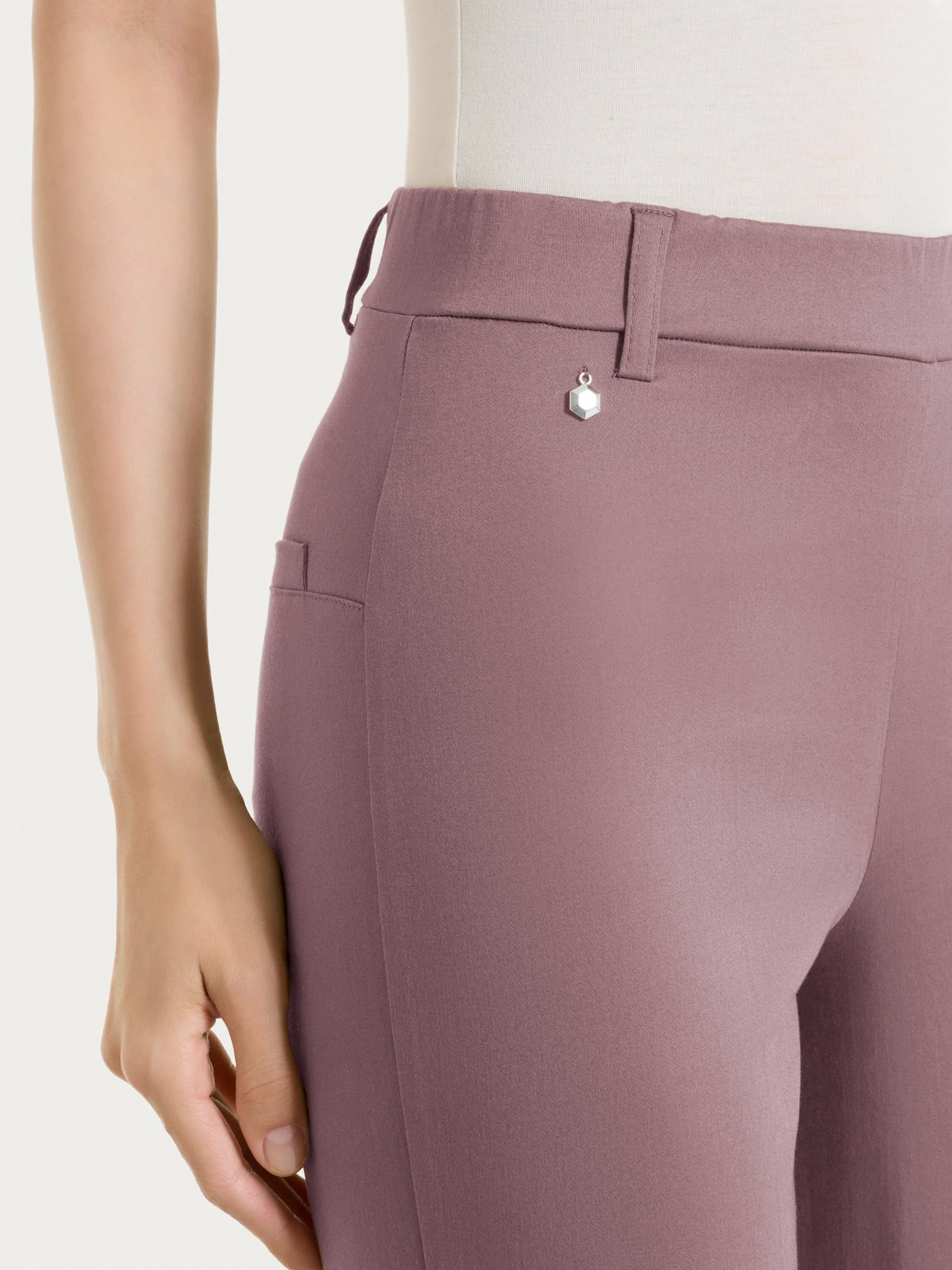 Pantalone flare alla caviglia in Satin Power - Twilight Mauve - Image 3