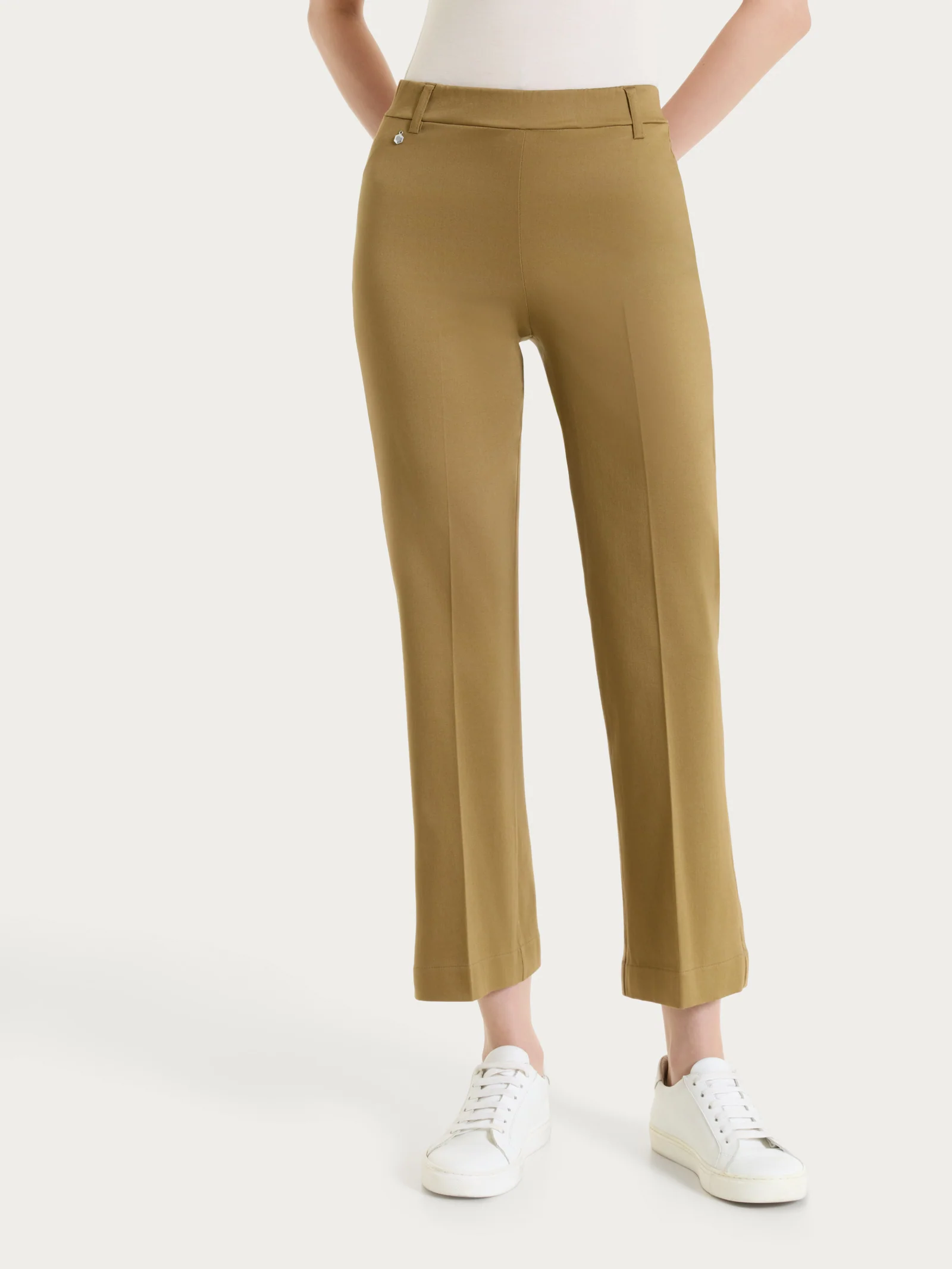 Pantalone flare alla caviglia in Satin Power - Dull Gold - Image 5