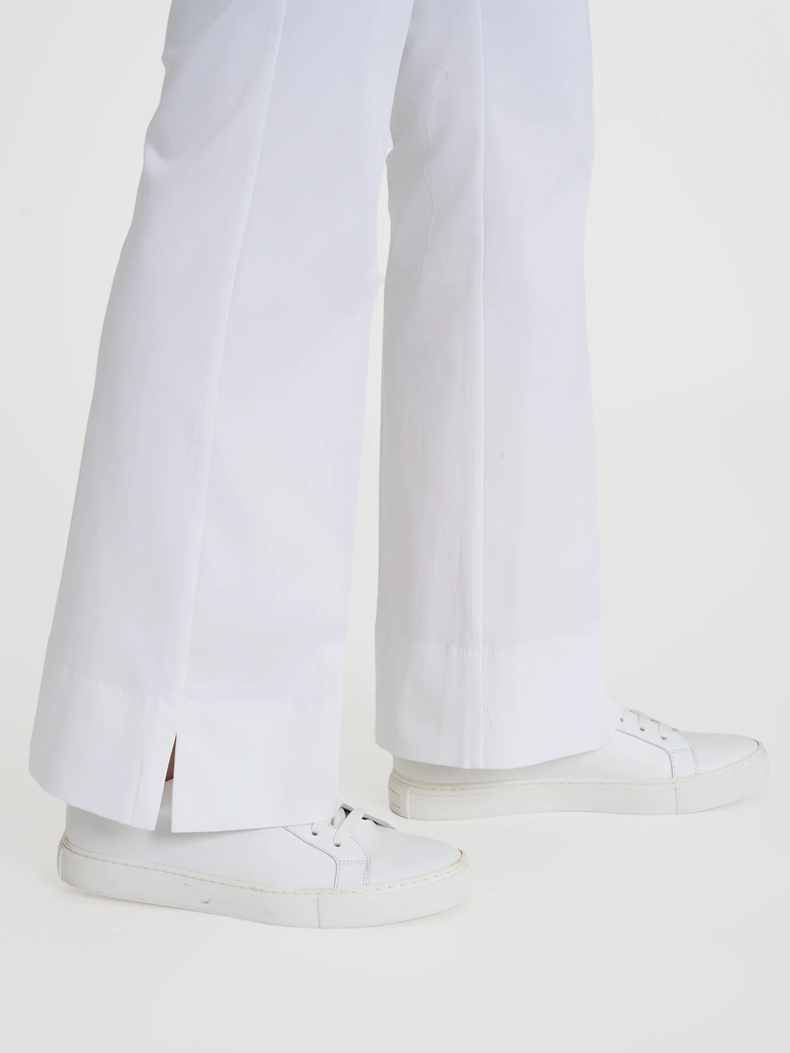 Pantalone flare con spacchetti in Satin Power - Bianco - Image 3