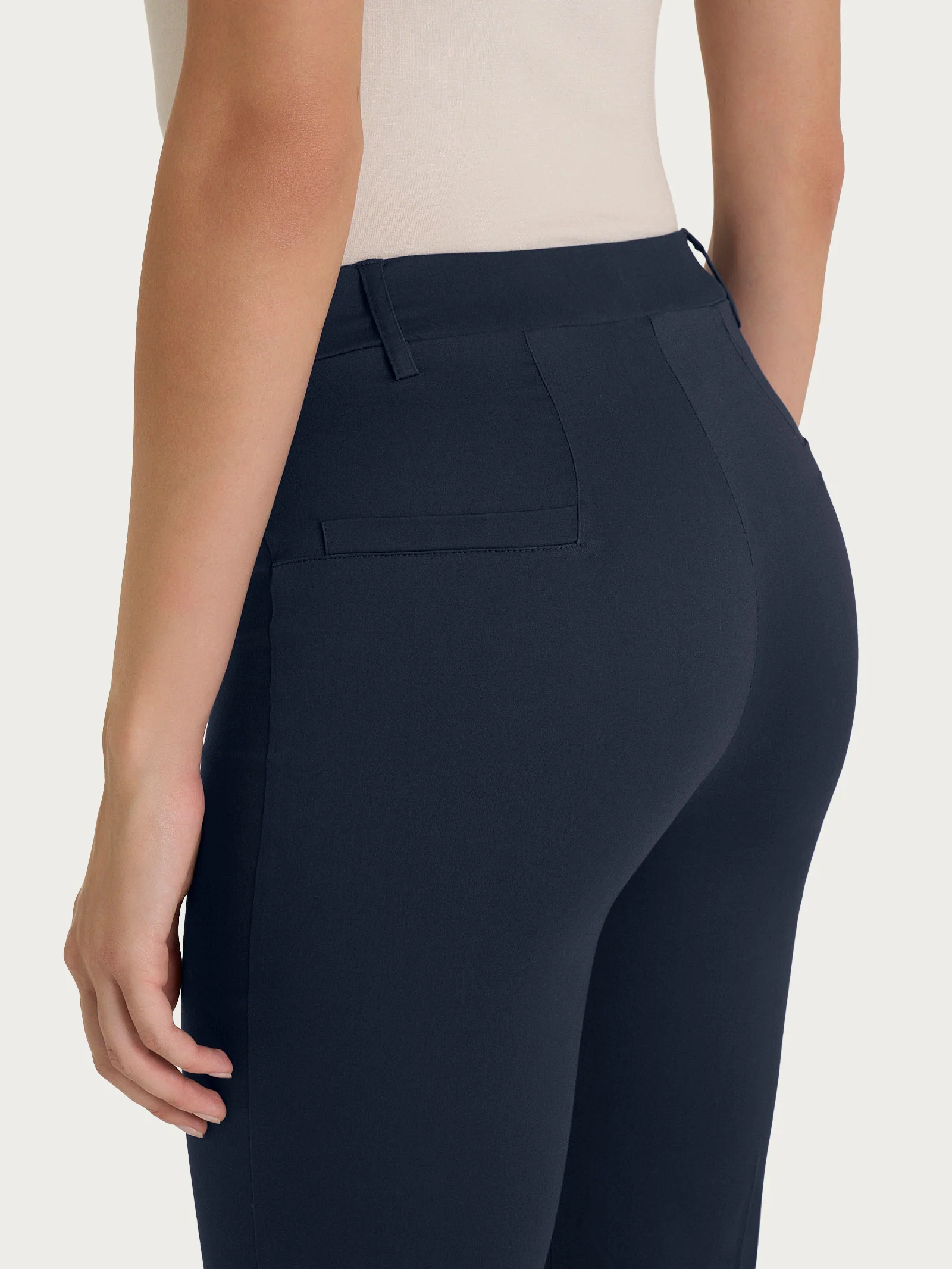 Pantalone flare con spacchetti in Satin Power - Bleu - Image 3