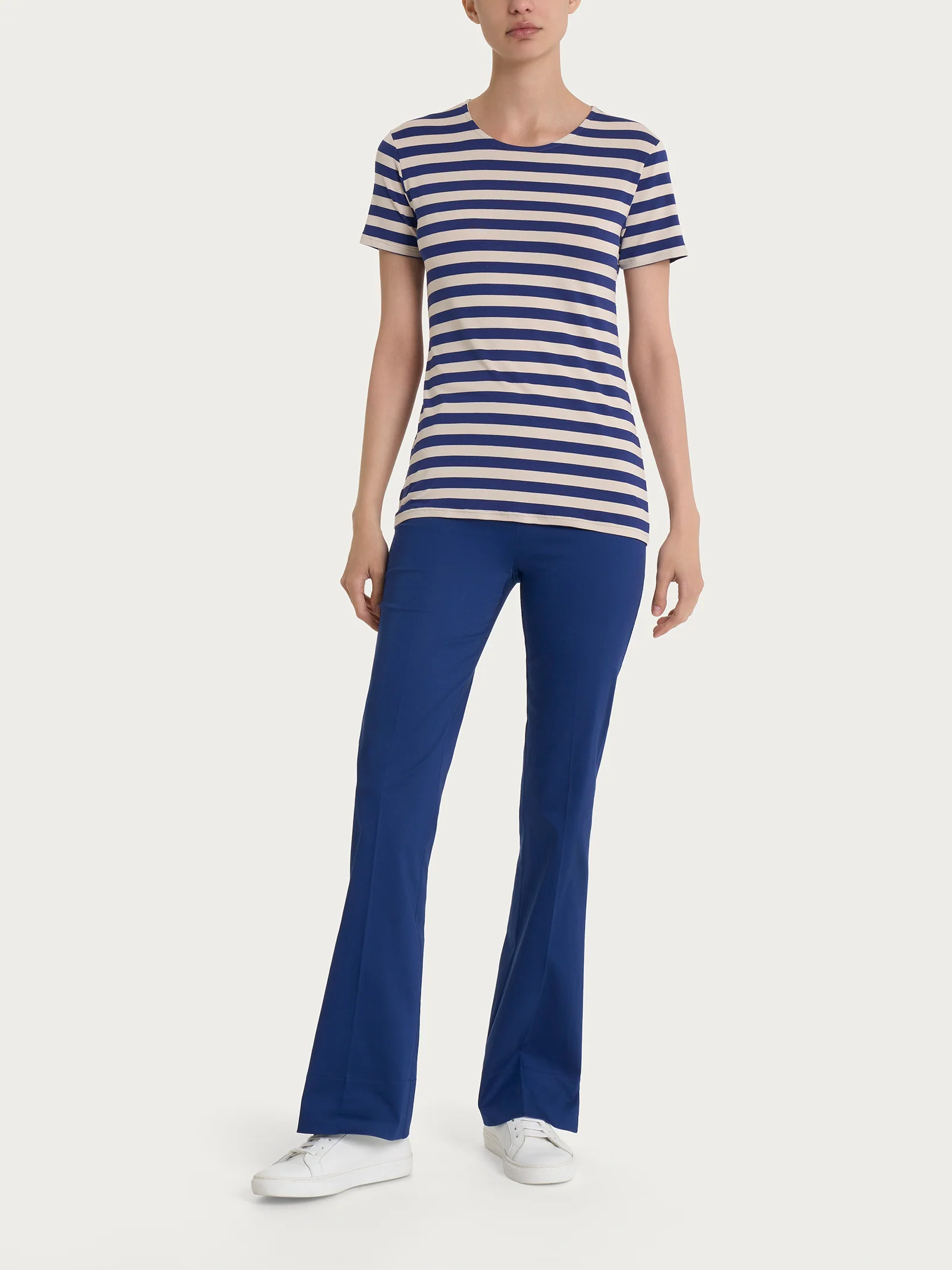 Pantalone flare con spacchetti in Satin Power - Blueberry - Image 4