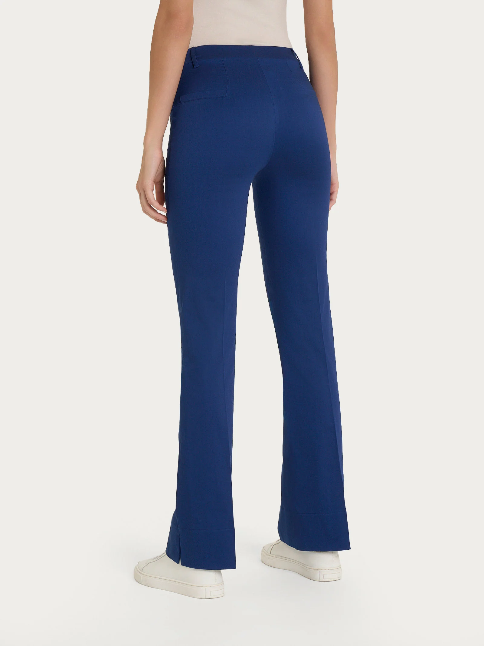 Pantalone flare con spacchetti in Satin Power - Blueberry - Image 5