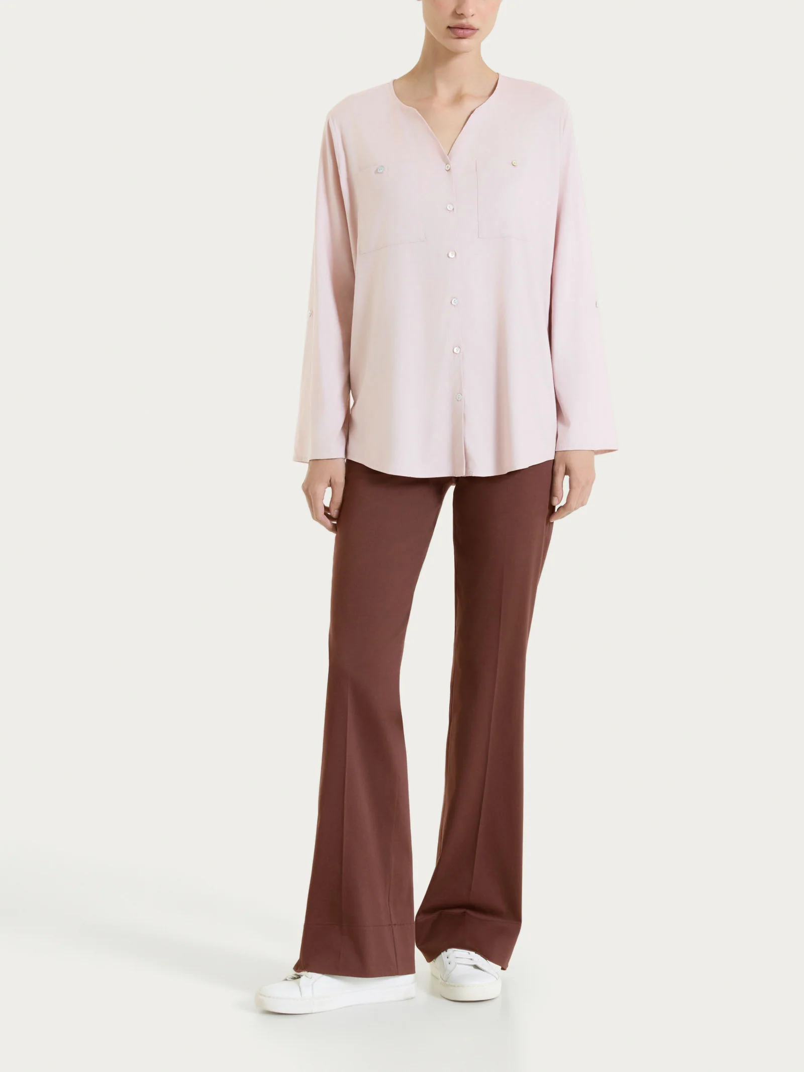 Pantalone flare con spacchetti in Satin Power - Cappuccino - Image 4