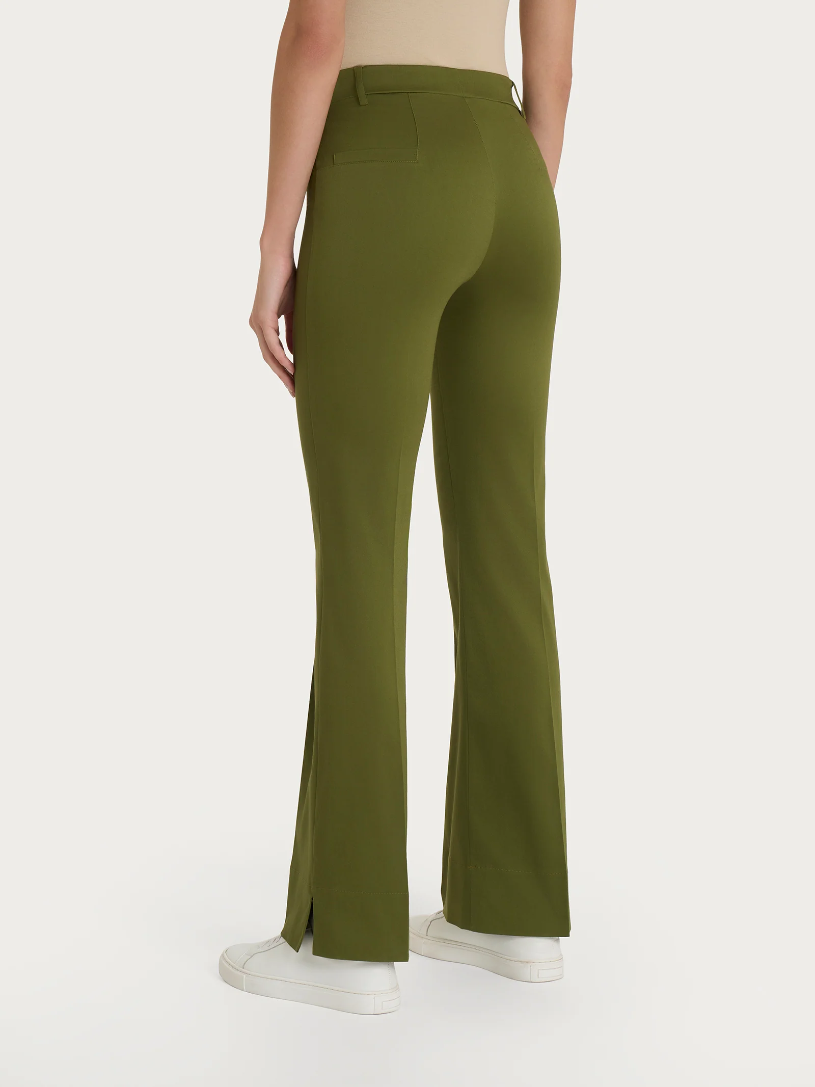 Pantalone flare con spacchetti in Satin Power - Sphagnum - Image 2