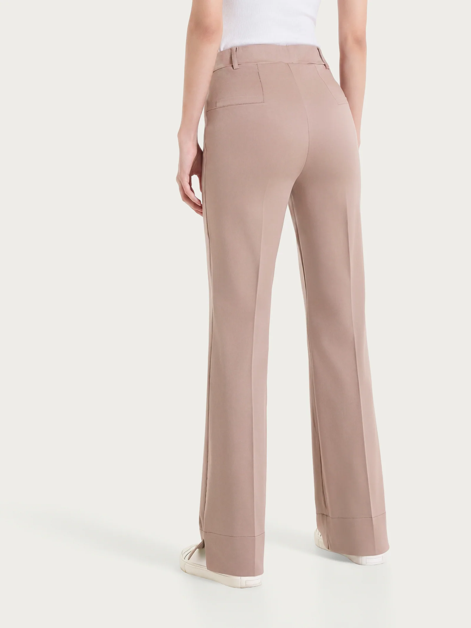 Pantalone flare con spacchetti in Satin Power - Warm Taupe - Image 2