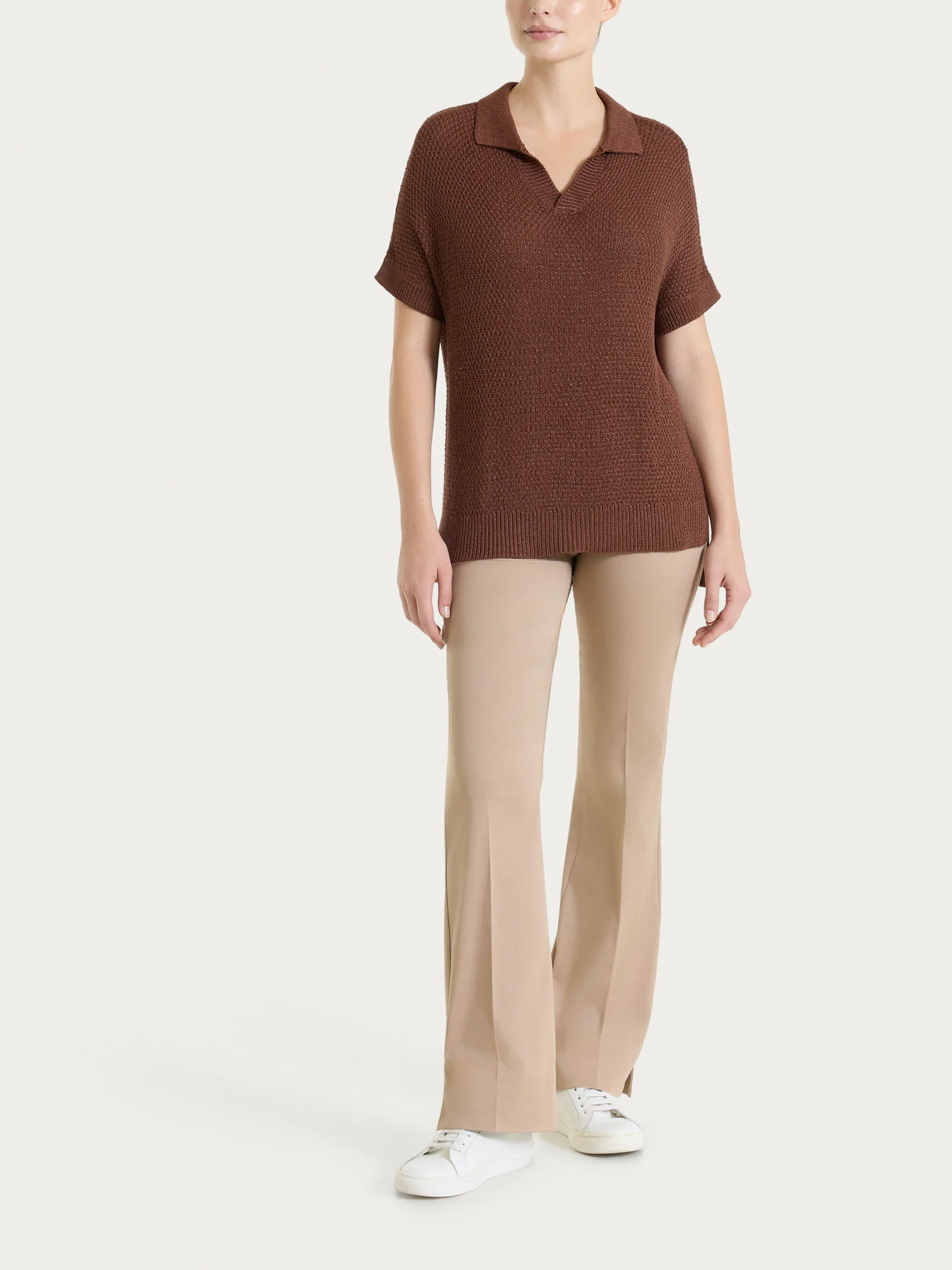 Pantalone flare con spacchetti in Satin Power - Warm Taupe - Image 4