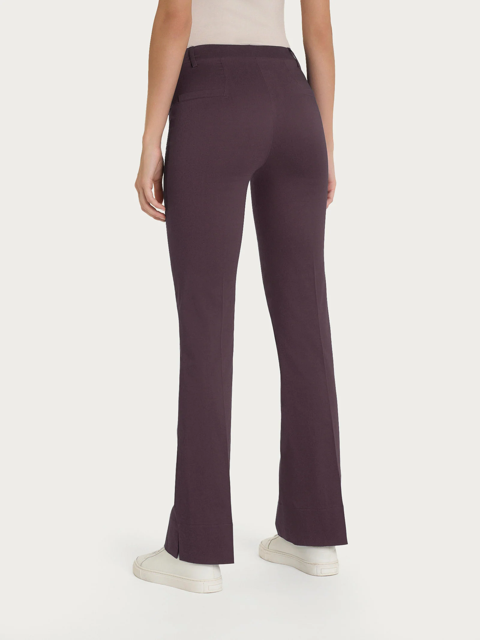 Pantalone flare con spacchetti in Satin Power - Raisin - Image 2