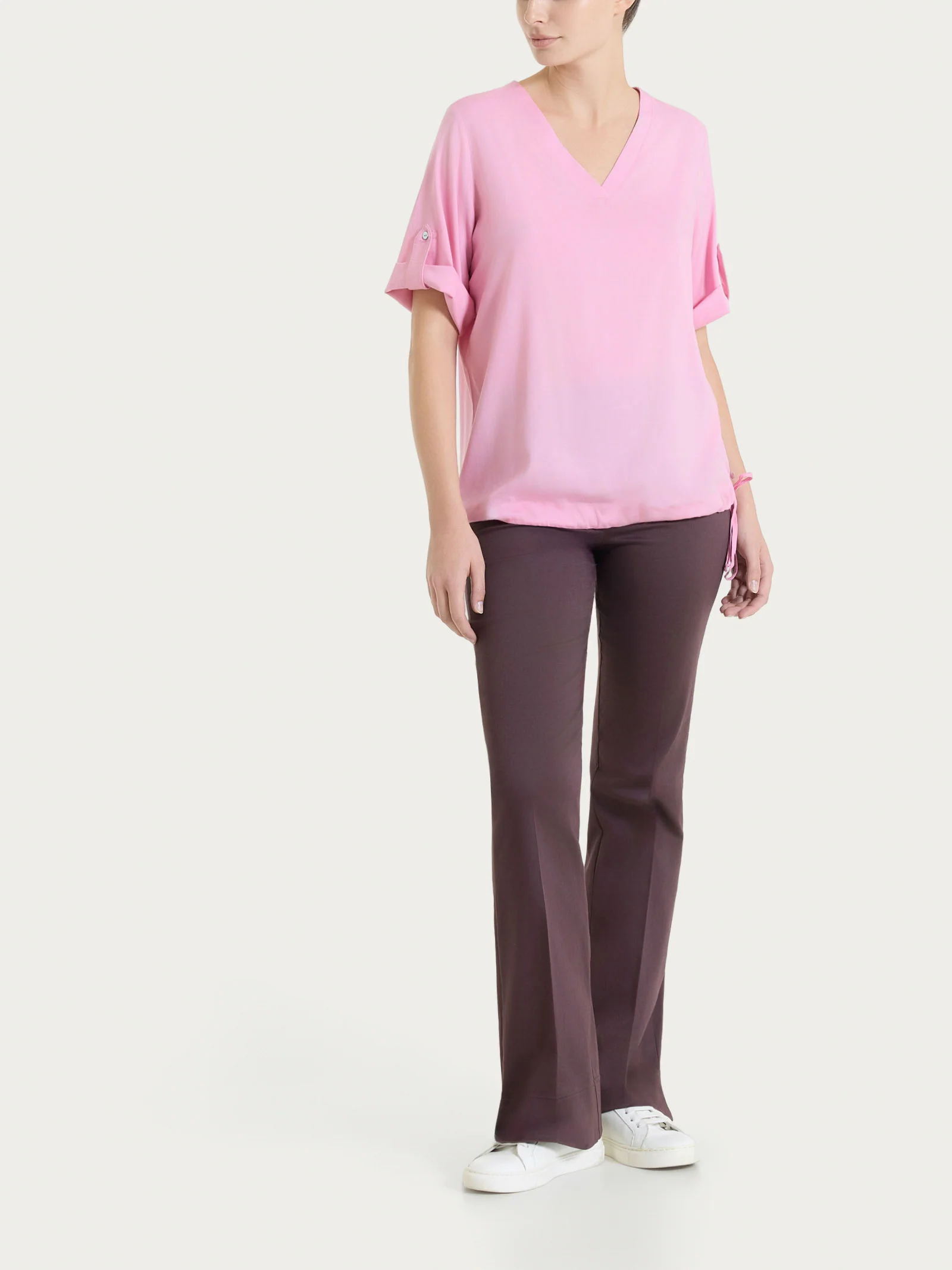 Pantalone flare con spacchetti in Satin Power - Raisin - Image 4