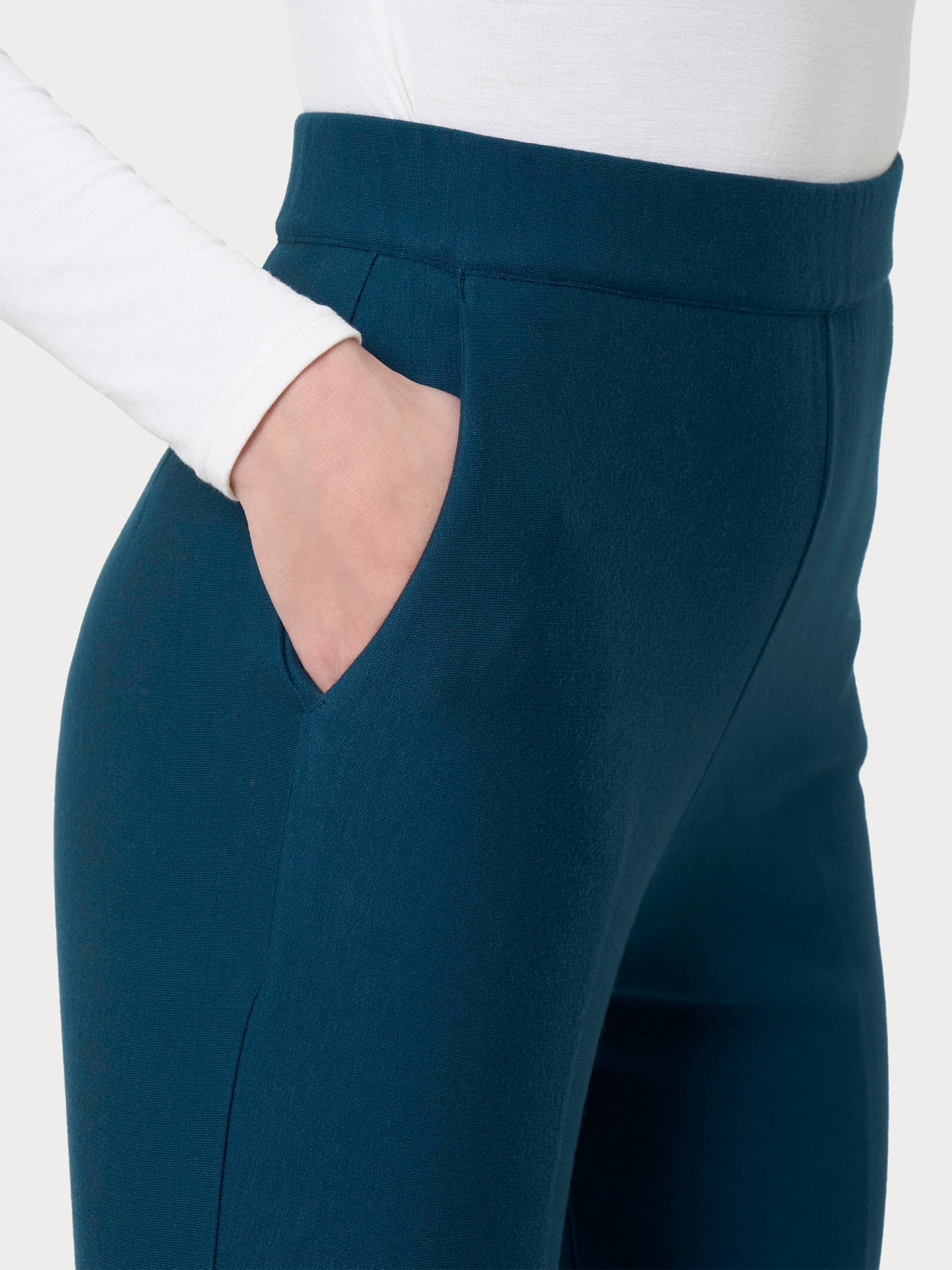Pantalone flare con tasche in Eco Techno Fleece - Reflecting Pond - Image 3