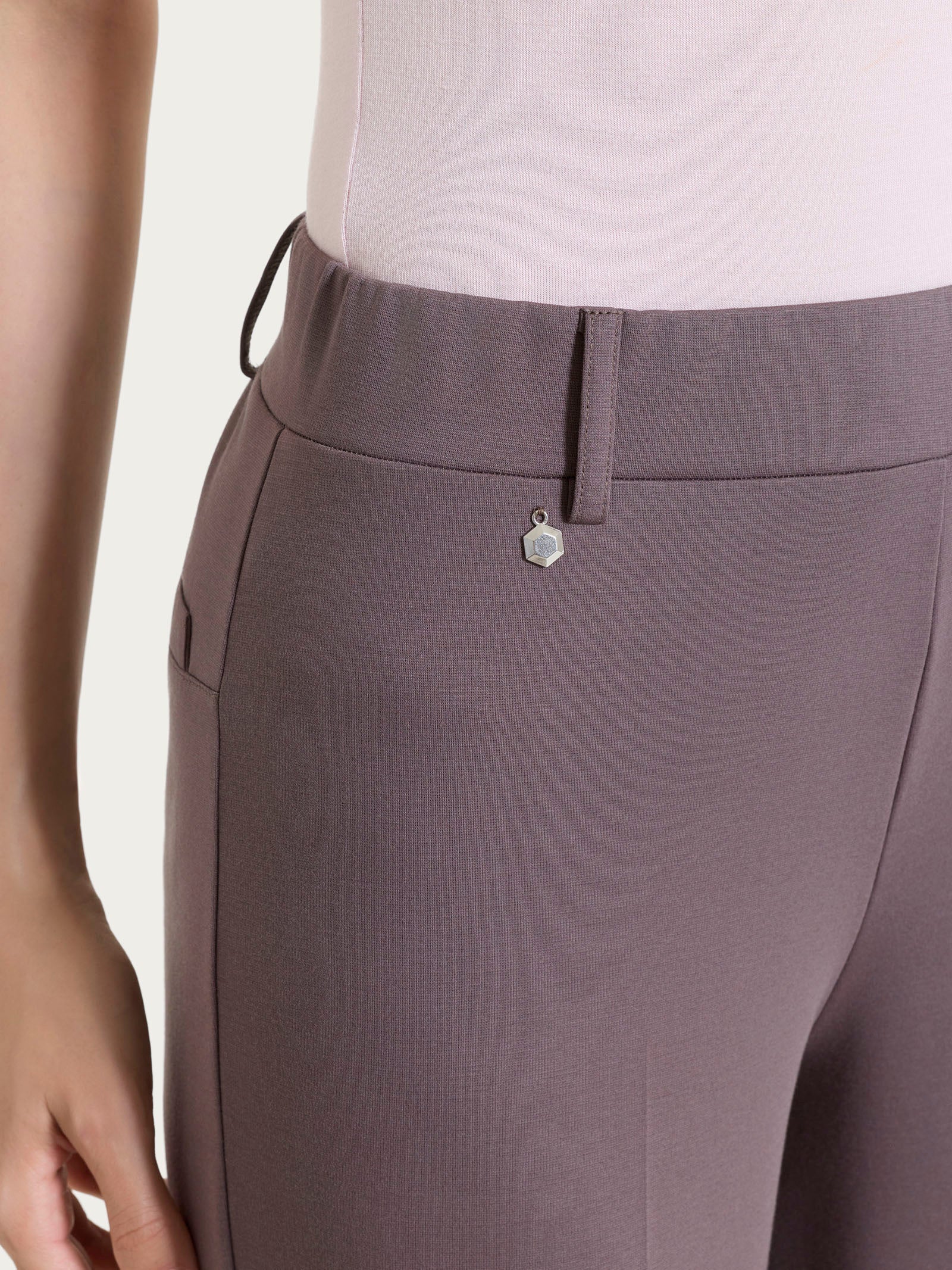 Pantalone flare in Compact Light - Plum Truffle - Image 3