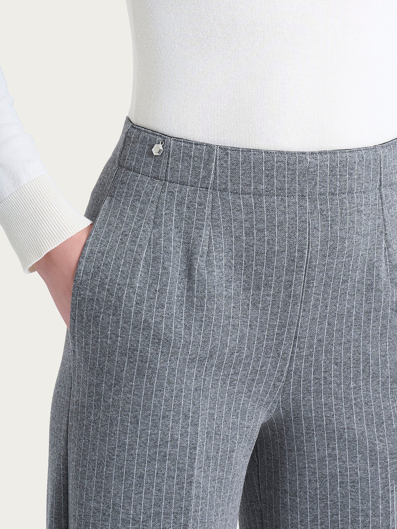 Pantalone gessato ampio con tasche in Eco Jacquard - Fant.Ardesia Mel. - Image 5