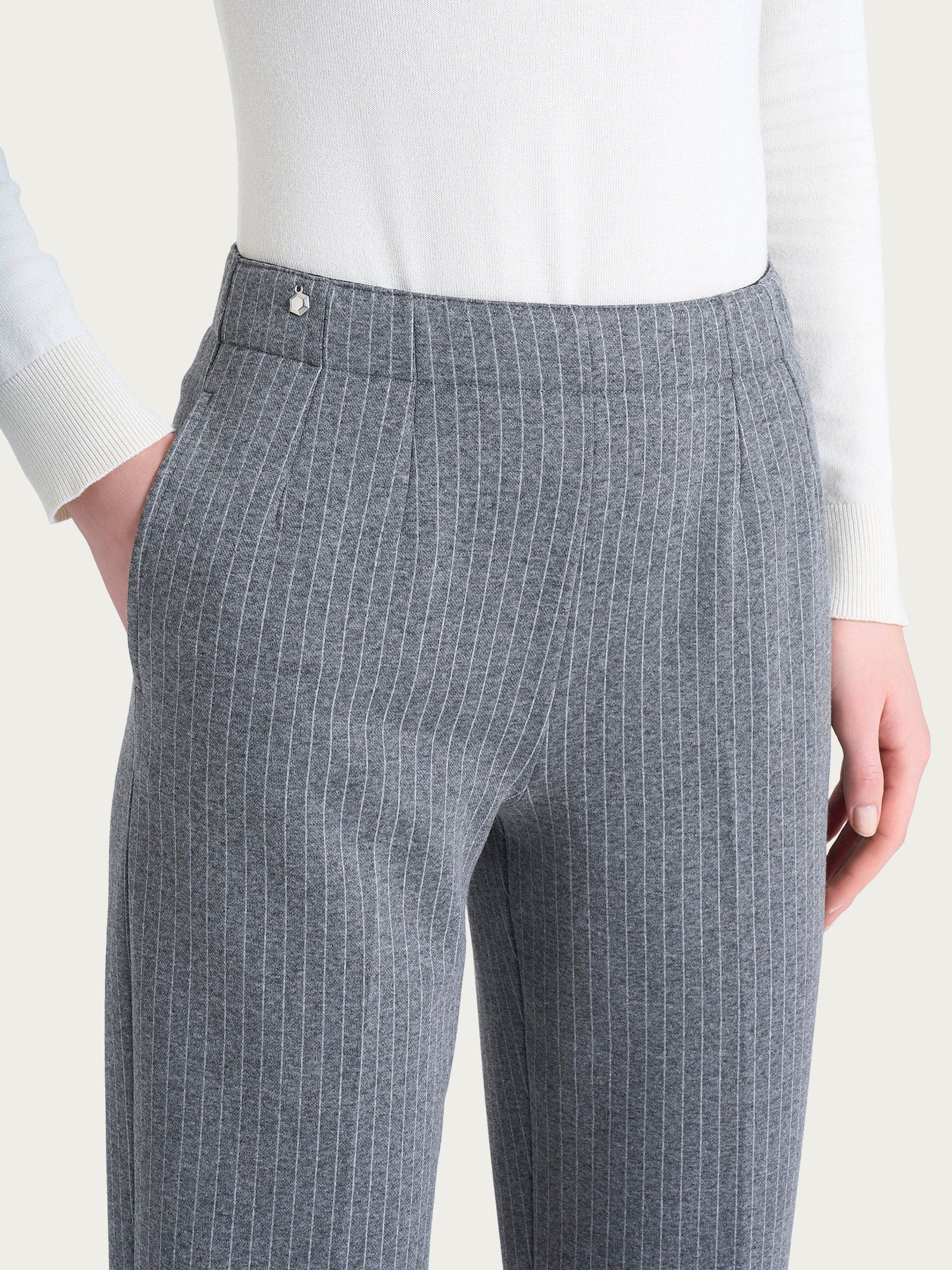 Pantalone gessato dritto con tasche in Eco Jacquard - Fant.Ardesia Mel. - Image 5