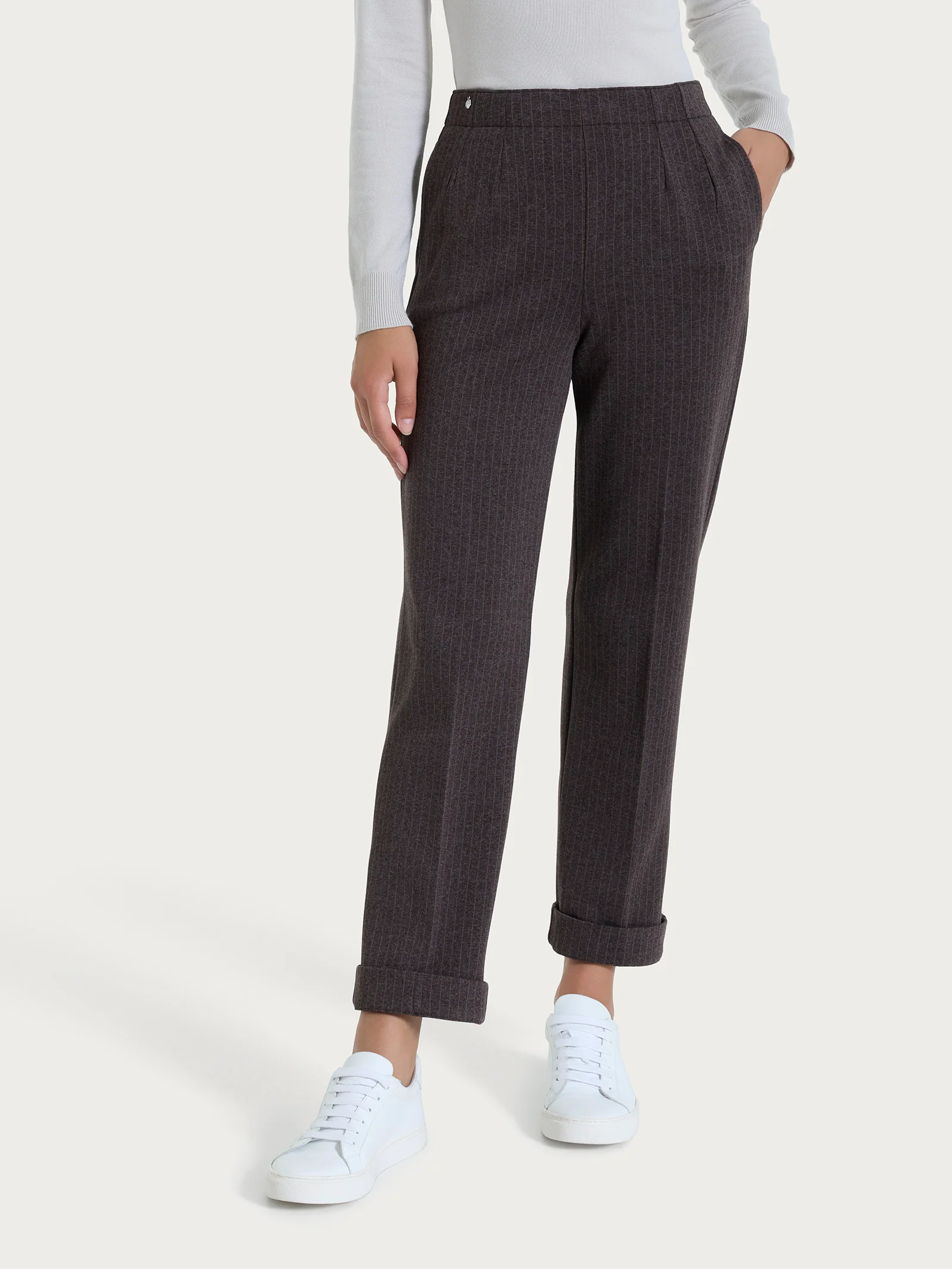 Pantalone gessato dritto con tasche in Eco Jacquard - Fant. Chocolate Torte Mel. - Image 2