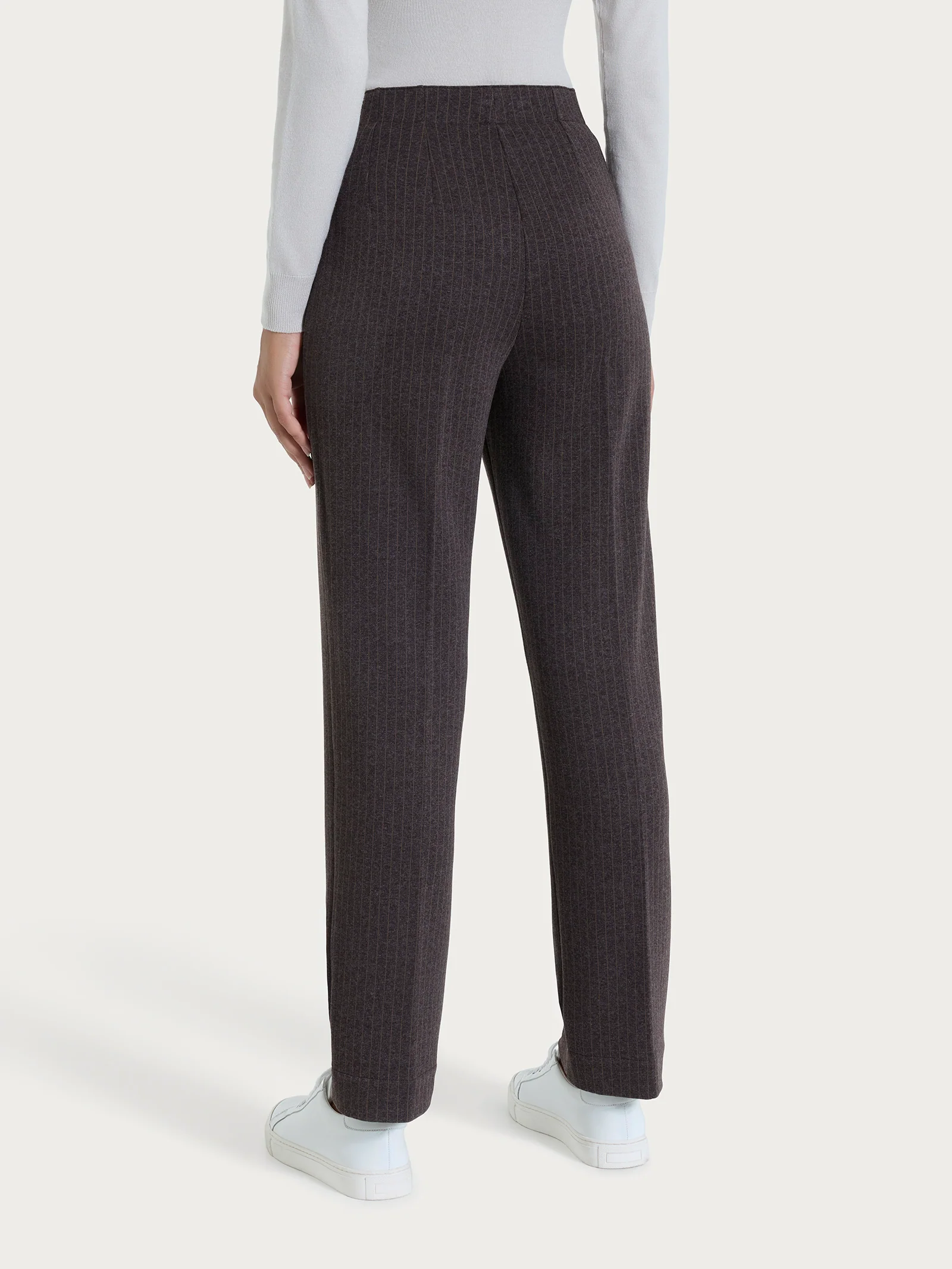 Pantalone gessato dritto con tasche in Eco Jacquard - Fant. Chocolate Torte Mel. - Image 3