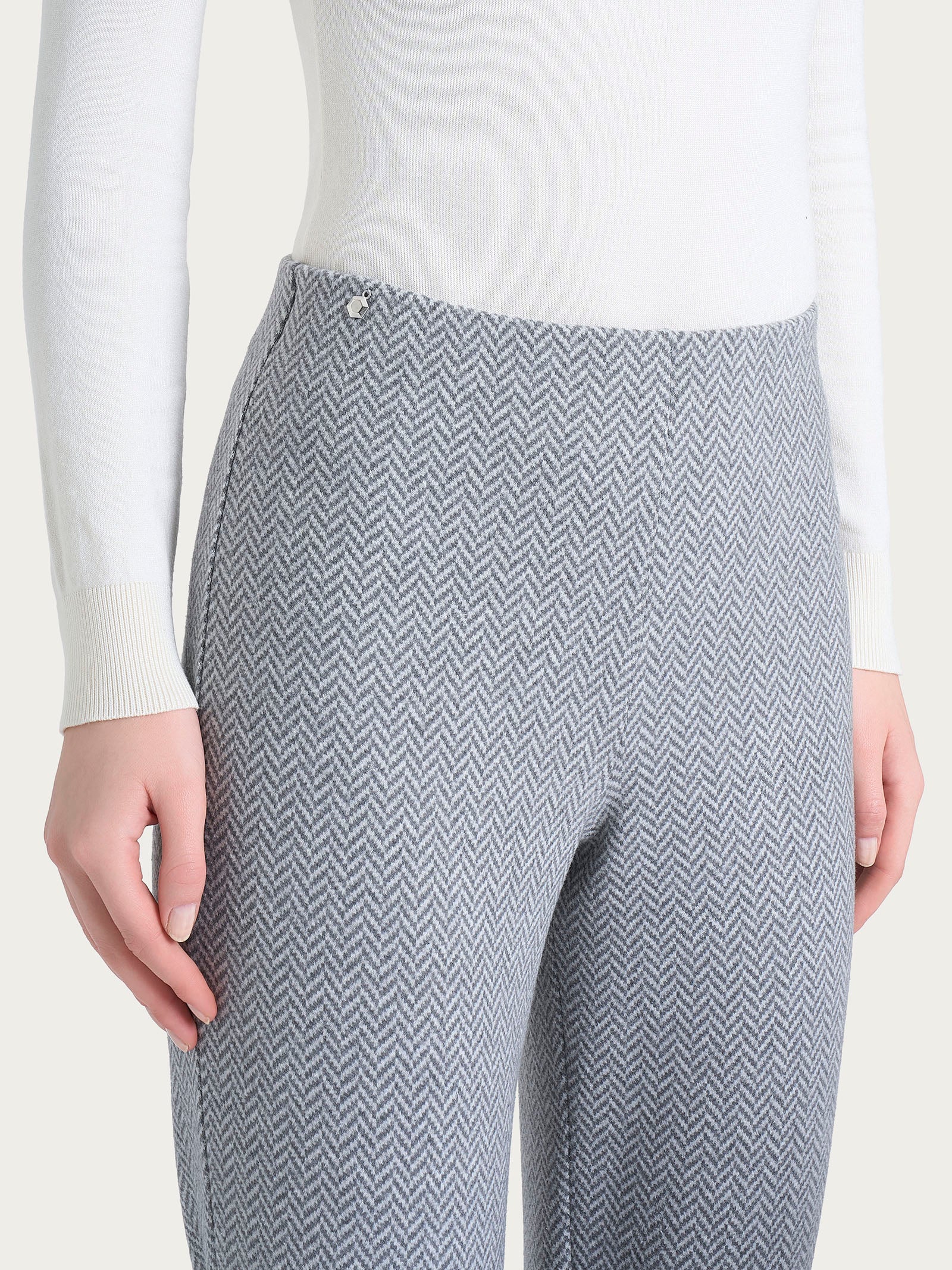 Pantalone in fantasia a sigaretta con spacchetti in Eco Jacquard - Fant.Grigio Mel. - Image 7