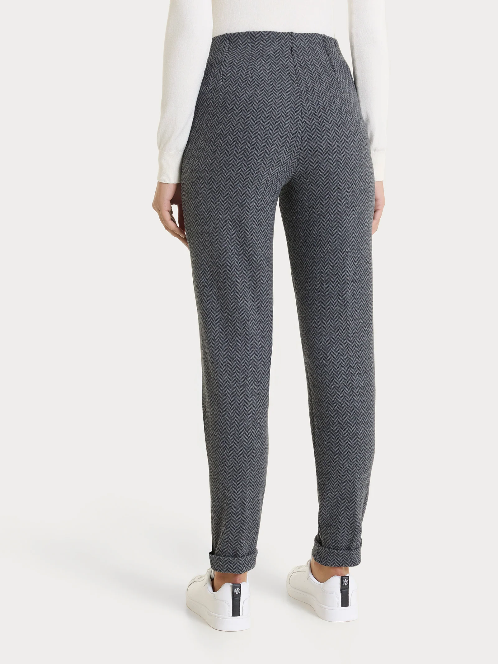 Pantalone in fantasia a sigaretta con spacchetti in Eco Jacquard - Fant.Oscuro Mel - Image 2