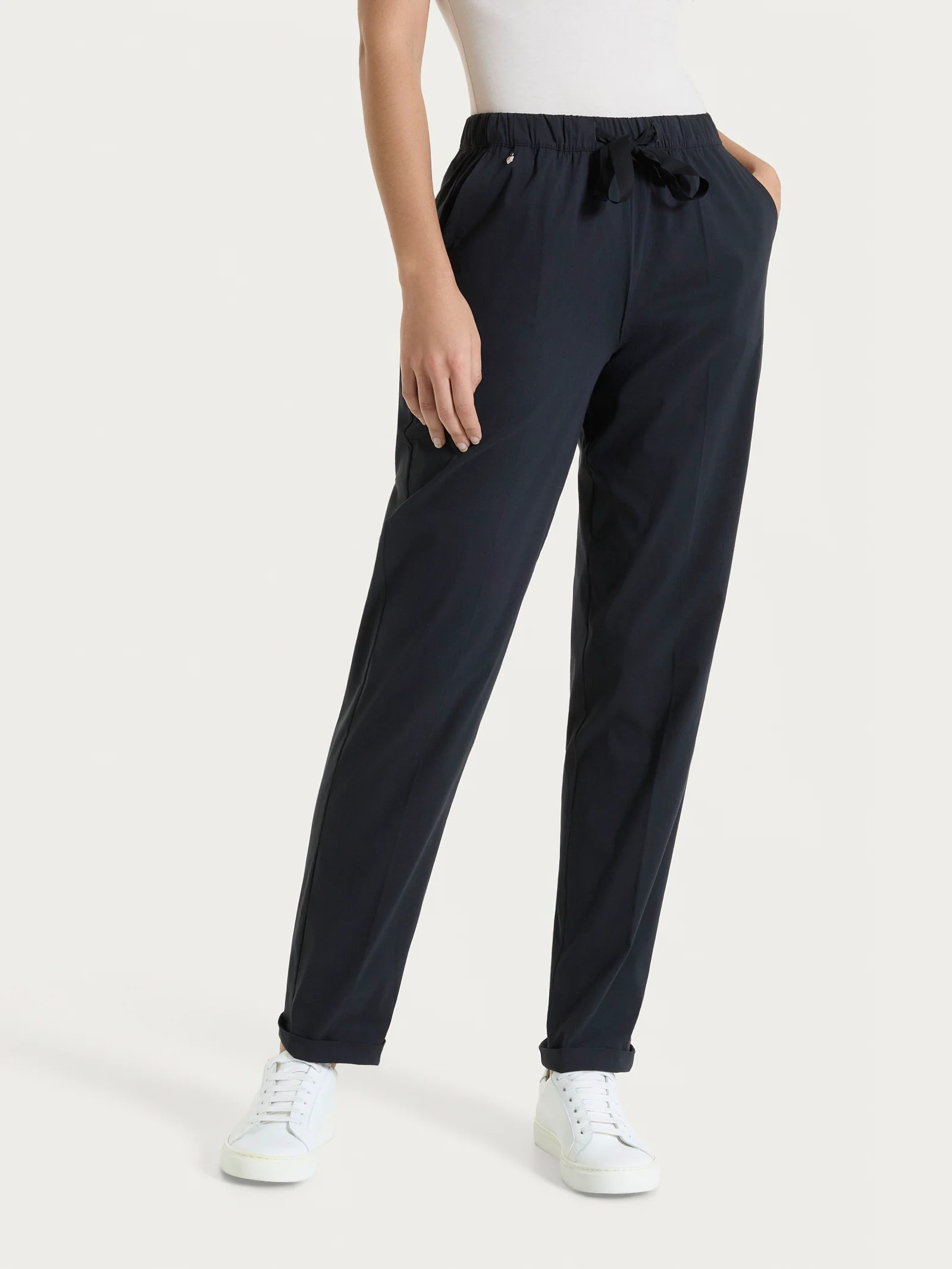 Pantalone jogger con tasche in Super Fresh - Nero - Image 2