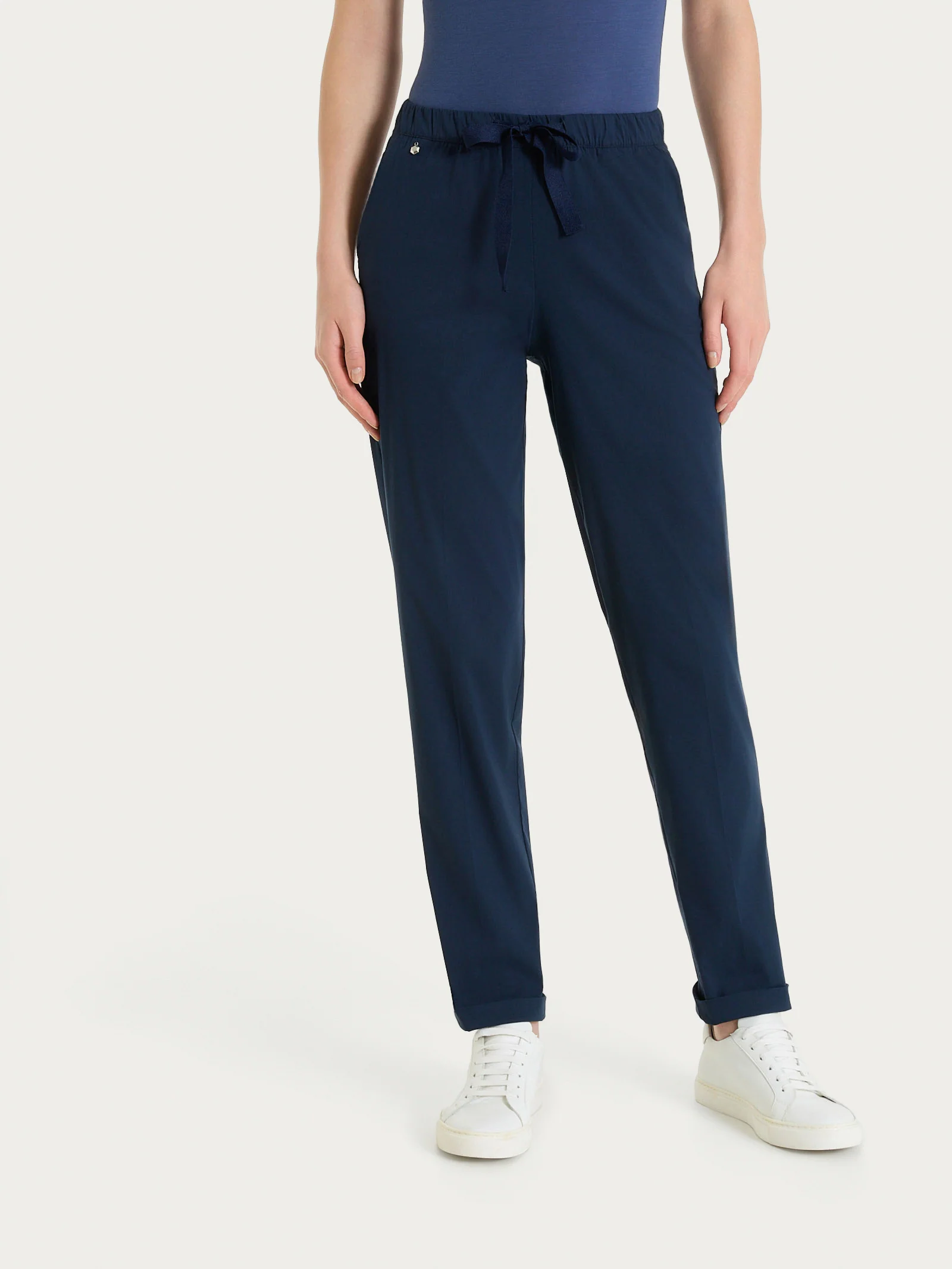 Pantalone jogger con tasche in Super Fresh - Bleu - Image 2