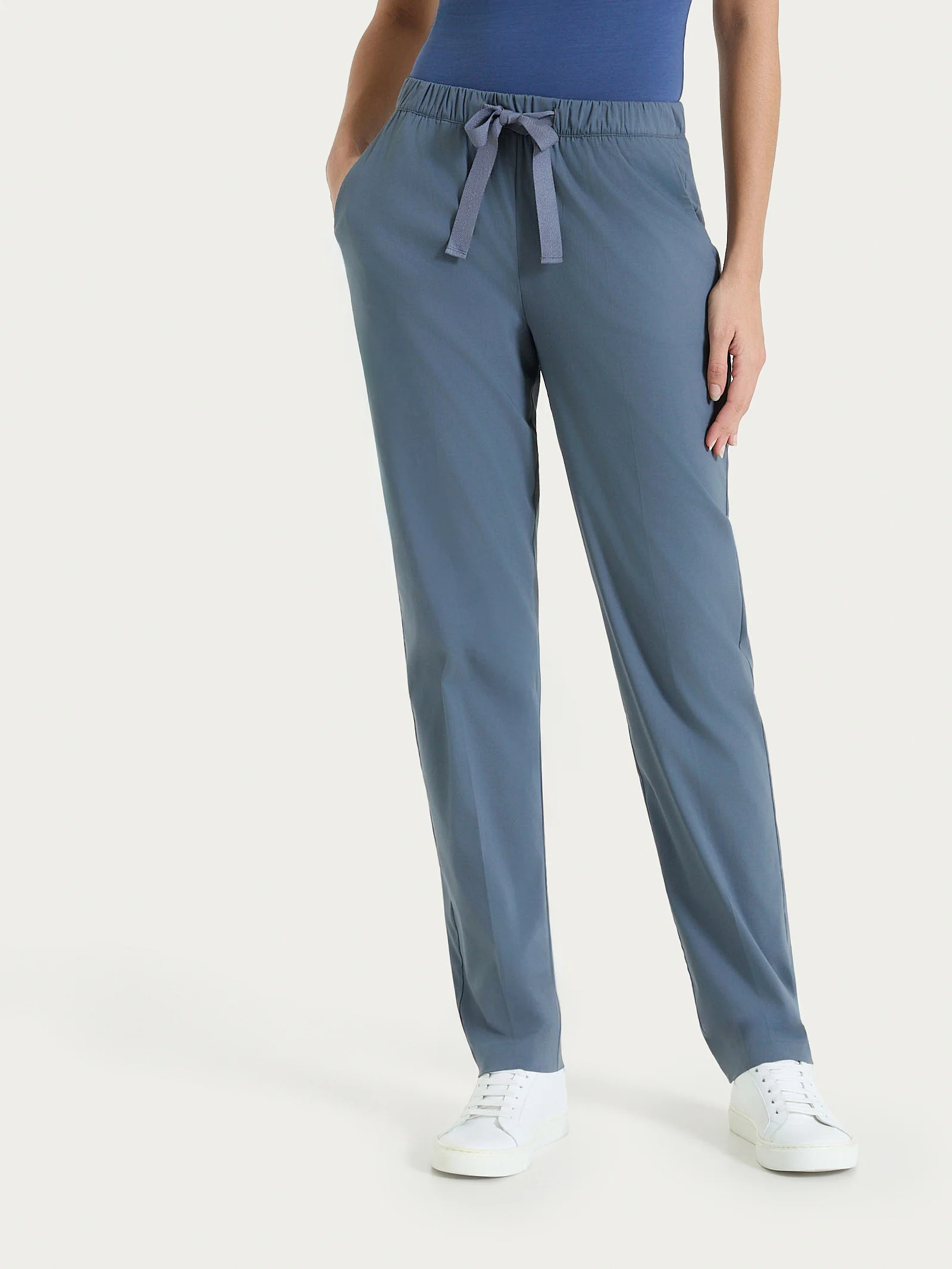 Pantalone jogger con tasche in Super Fresh - Turbulence - Image 2