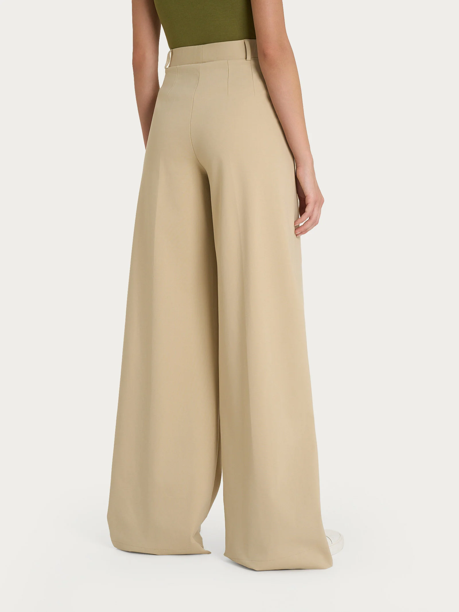 Pantalone lungo a palazzo con tasche e pinces in Compact Light - Irish Cream - Image 2