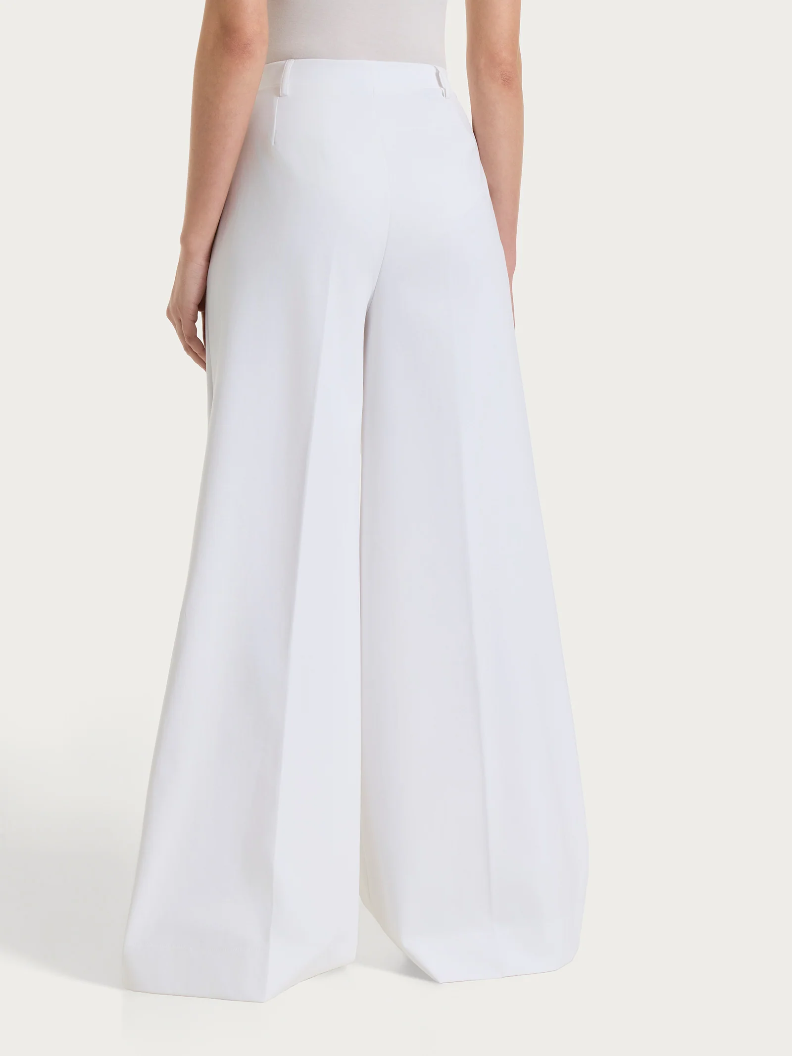 Pantalone lungo a palazzo con tasche e pinces in Compact Light - Bianco - Image 2