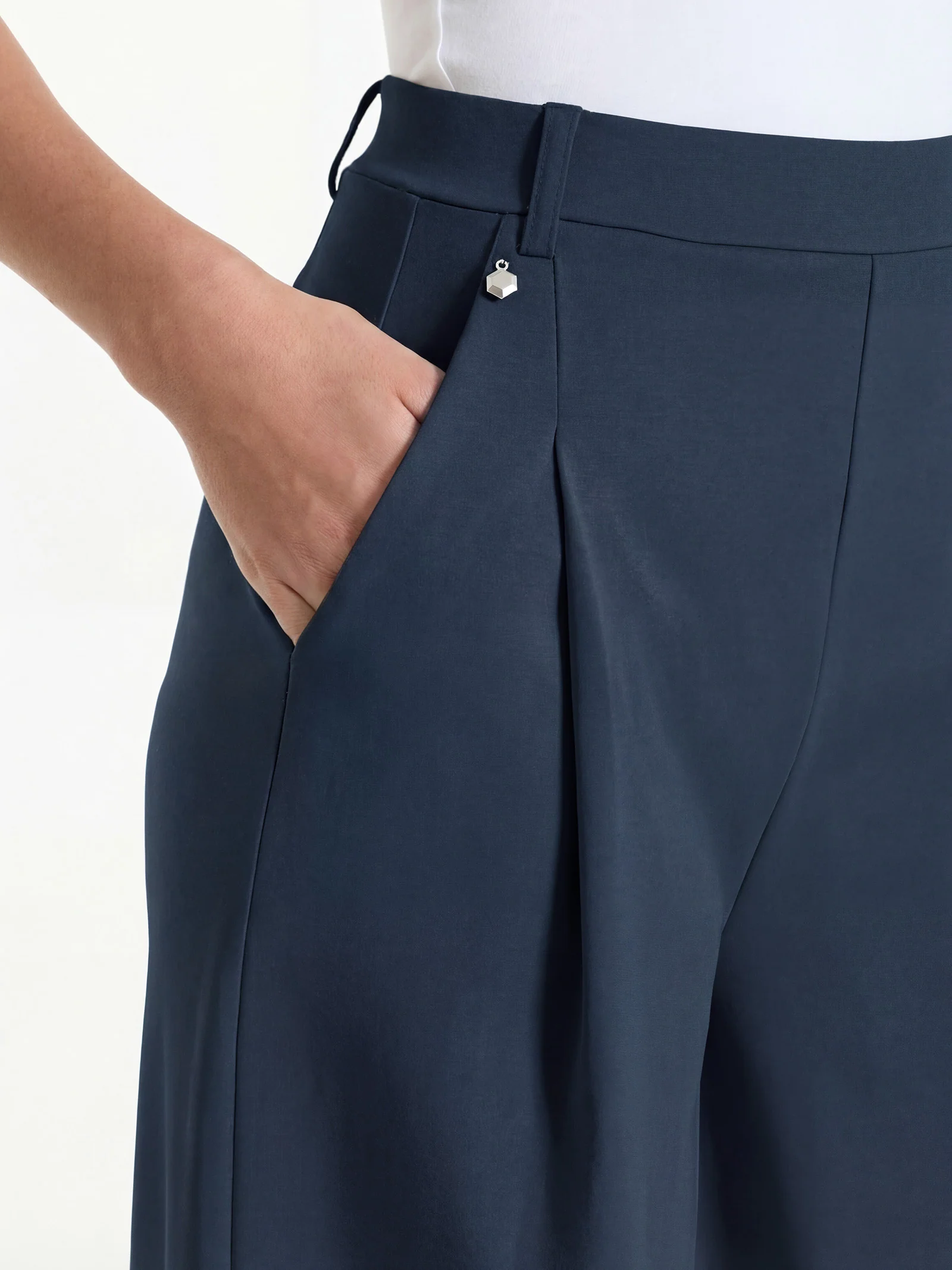 Pantalone lungo a palazzo con tasche e pinces in Compact Light - Bleu - Image 3