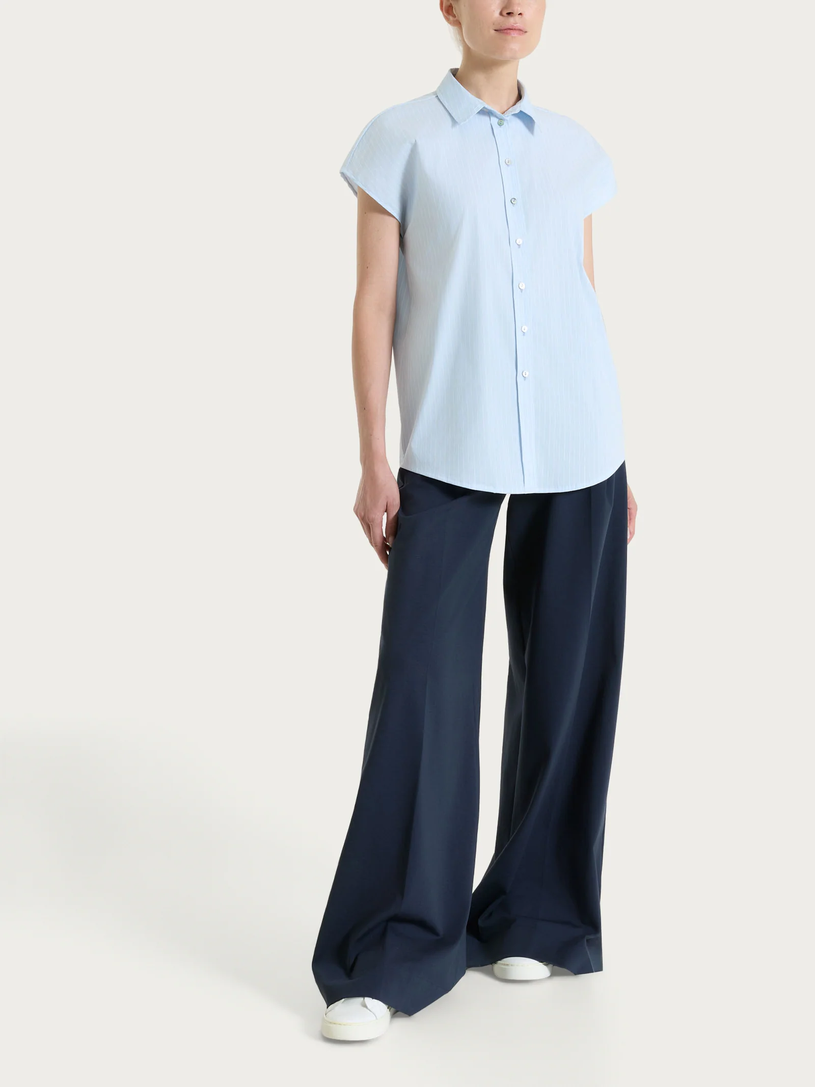 Pantalone lungo a palazzo con tasche e pinces in Compact Light - Bleu - Image 4