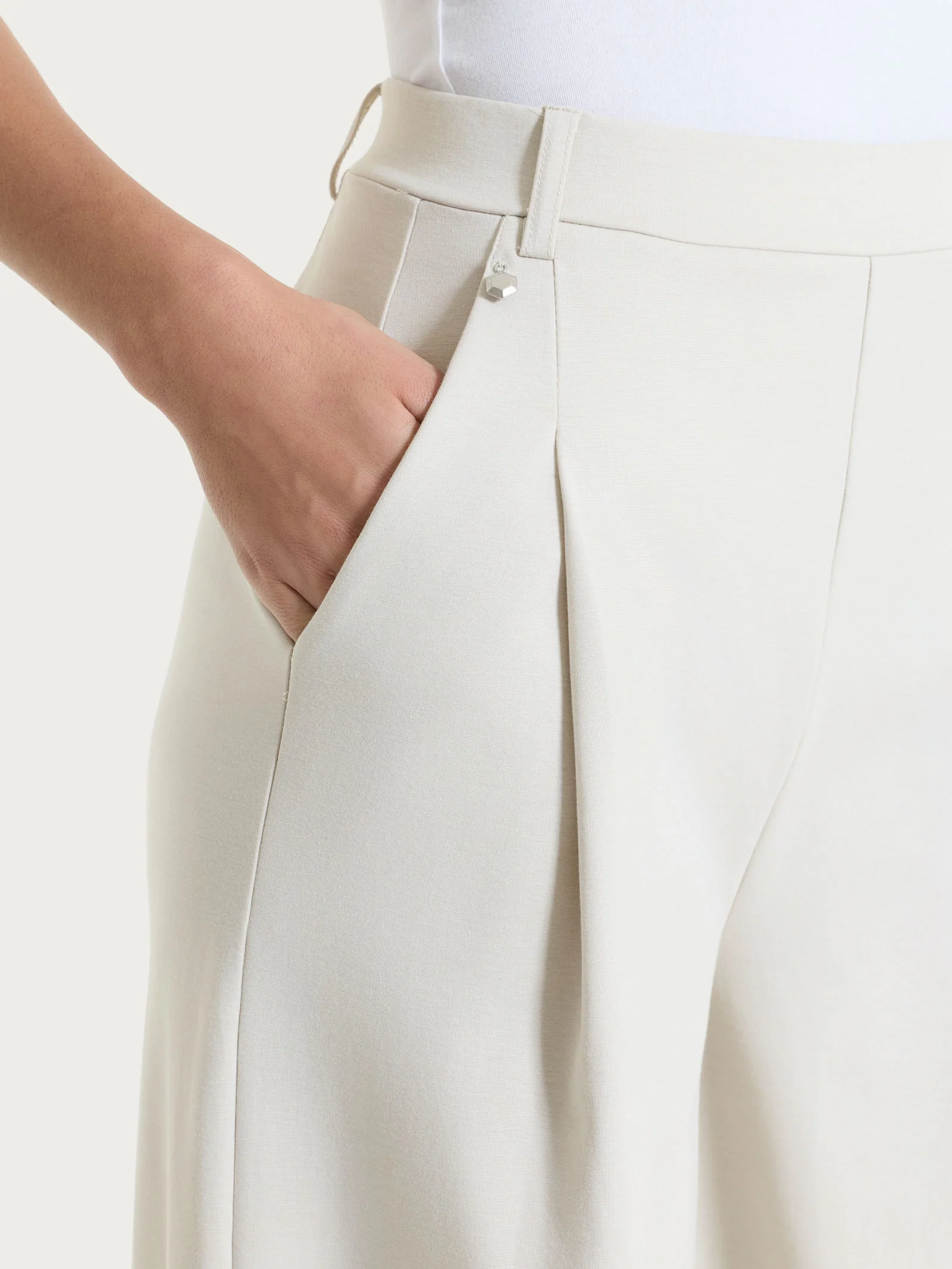 Pantalone lungo a palazzo con tasche e pinces in Compact Light - Champignon - Image 3