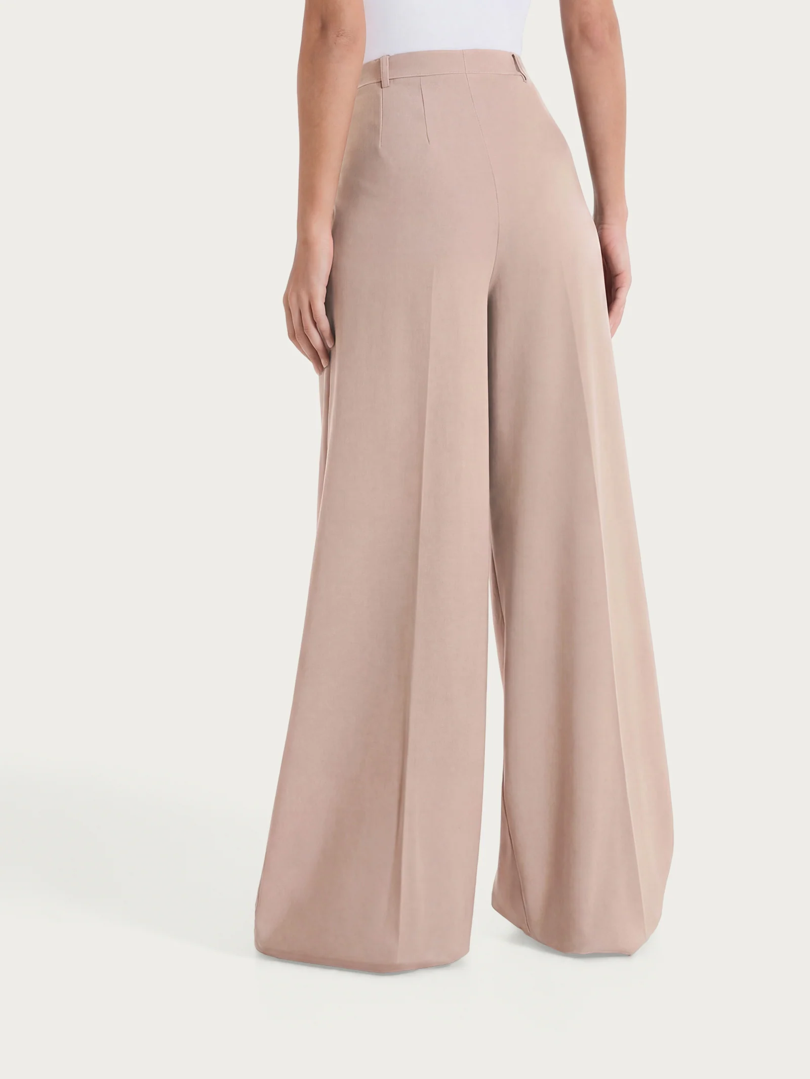 Pantalone lungo a palazzo con tasche e pinces in Compact Light - Warm Taupe - Image 2