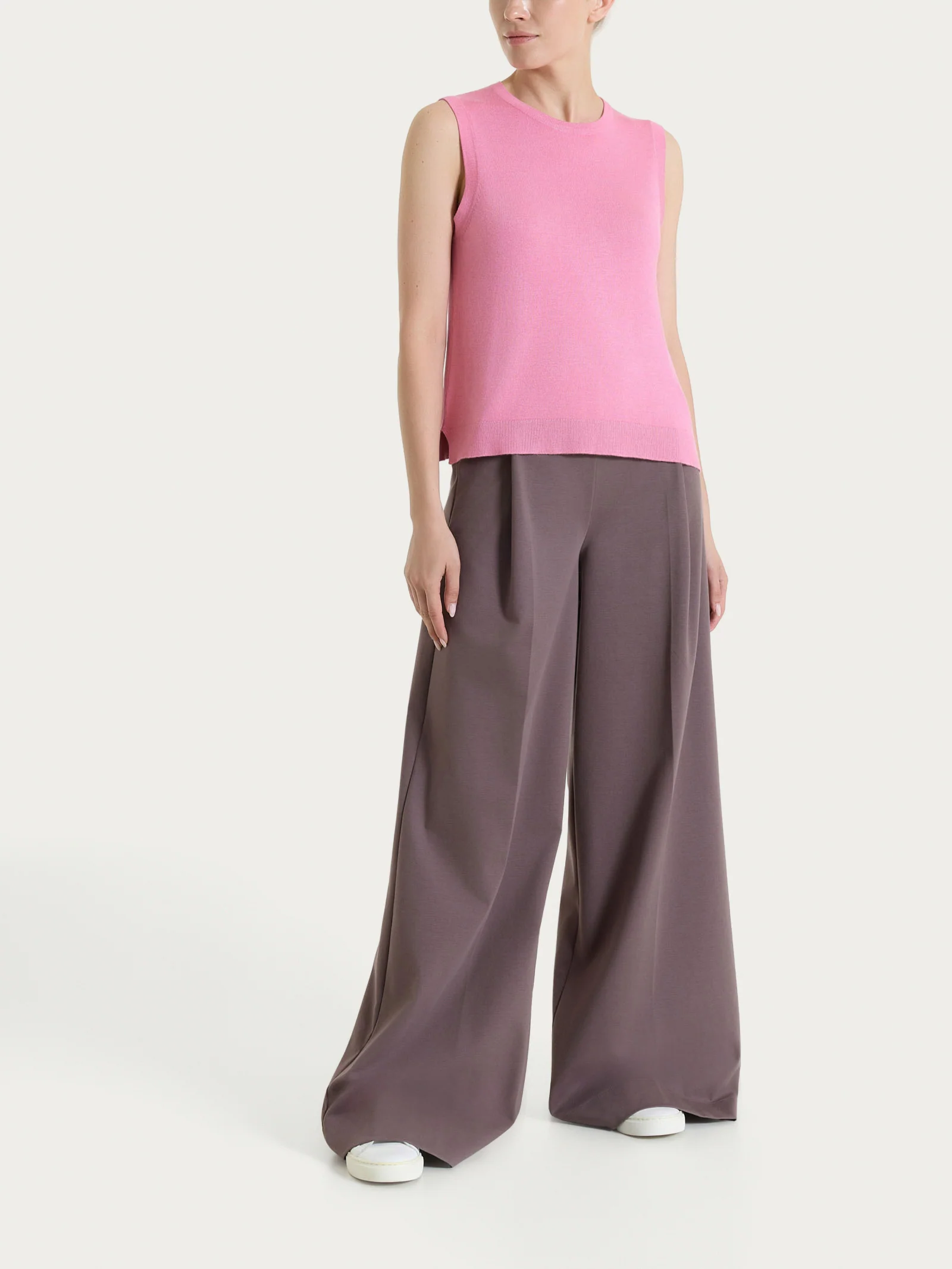 Pantalone lungo a palazzo con tasche e pinces in Compact Light - Plum Truffle - Image 4