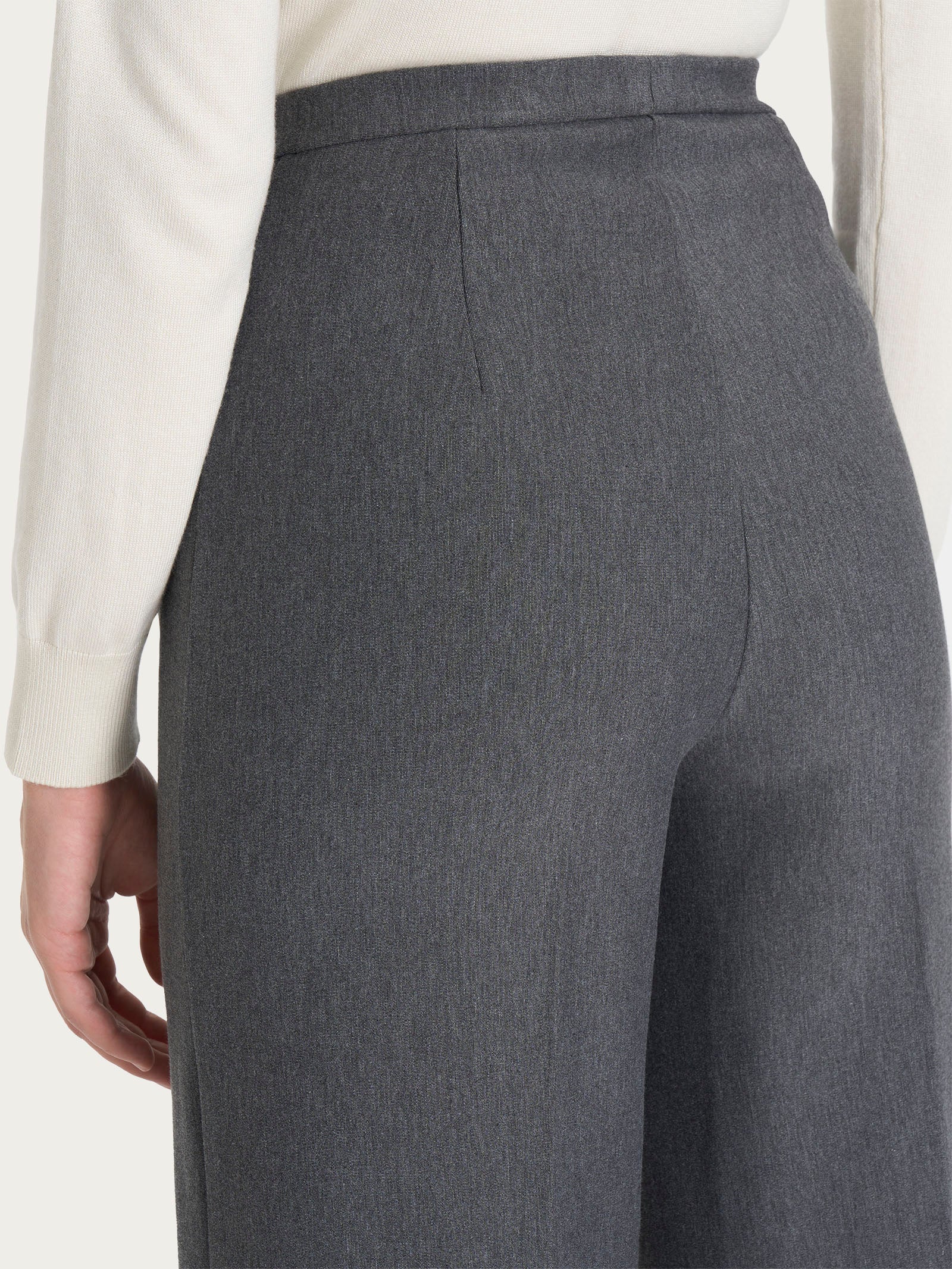 Pantalone modellante alla caviglia in tessuto compact - Ardesia Mel. - Image 3