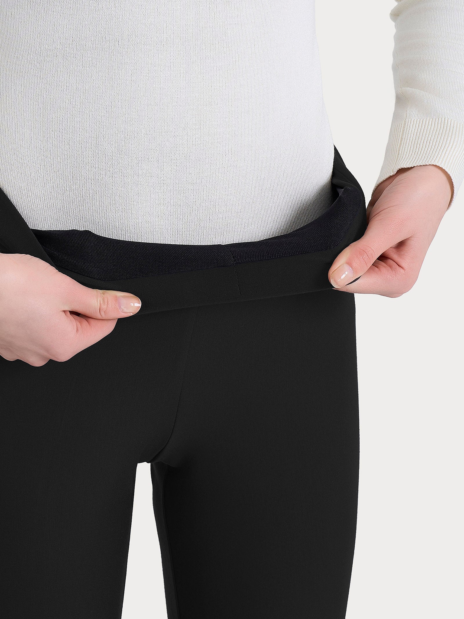 Pantalone modellante dritto con tasche in Compact - Nero - Image 3