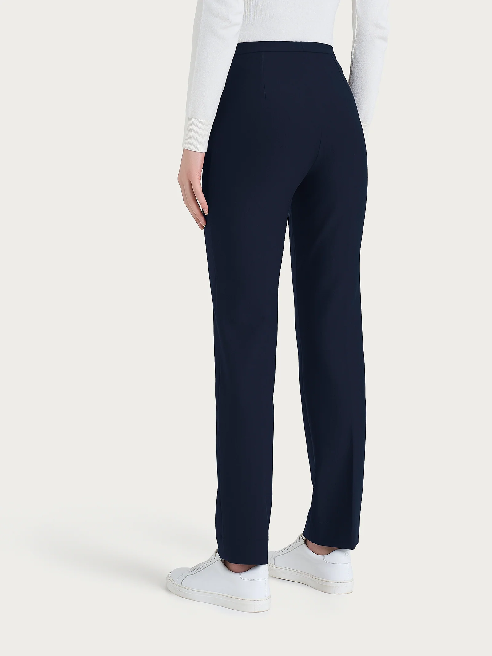 Pantalone modellante dritto con tasche in Compact - Persia - Image 2