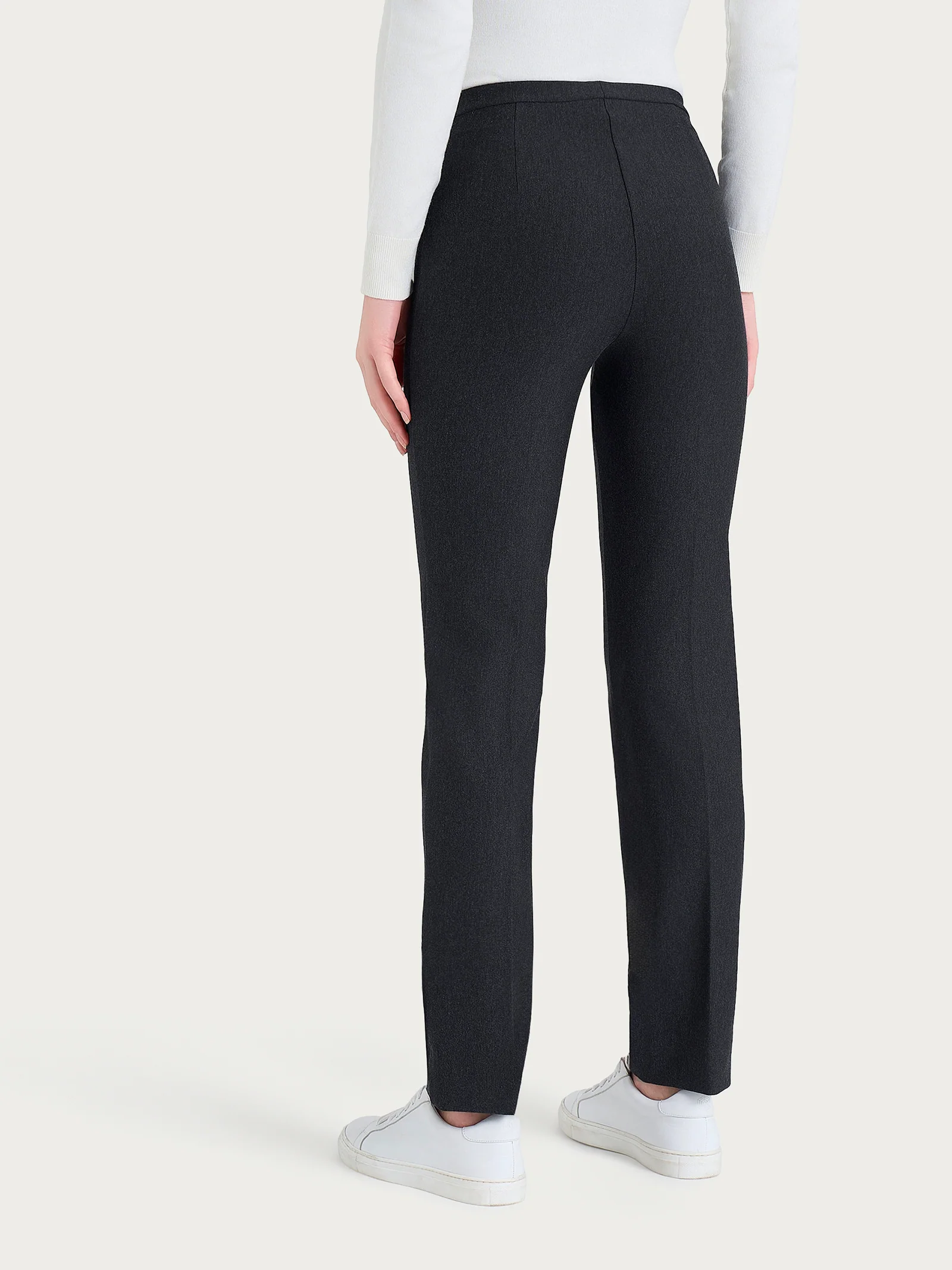 Pantalone modellante dritto con tasche in Compact - Oscuro Mel. - Image 2