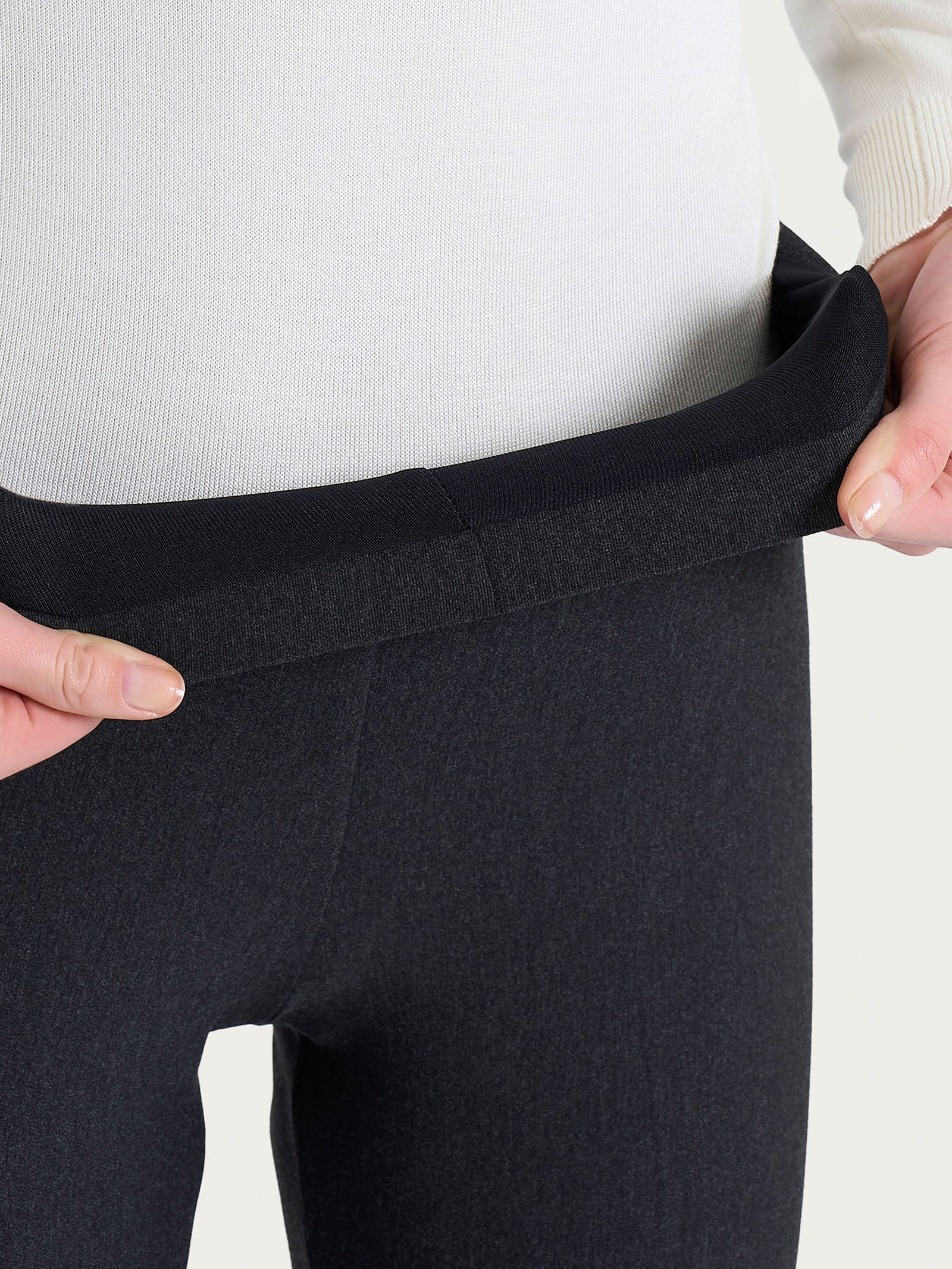 Pantalone modellante dritto con tasche in Compact - Oscuro Mel. - Image 4