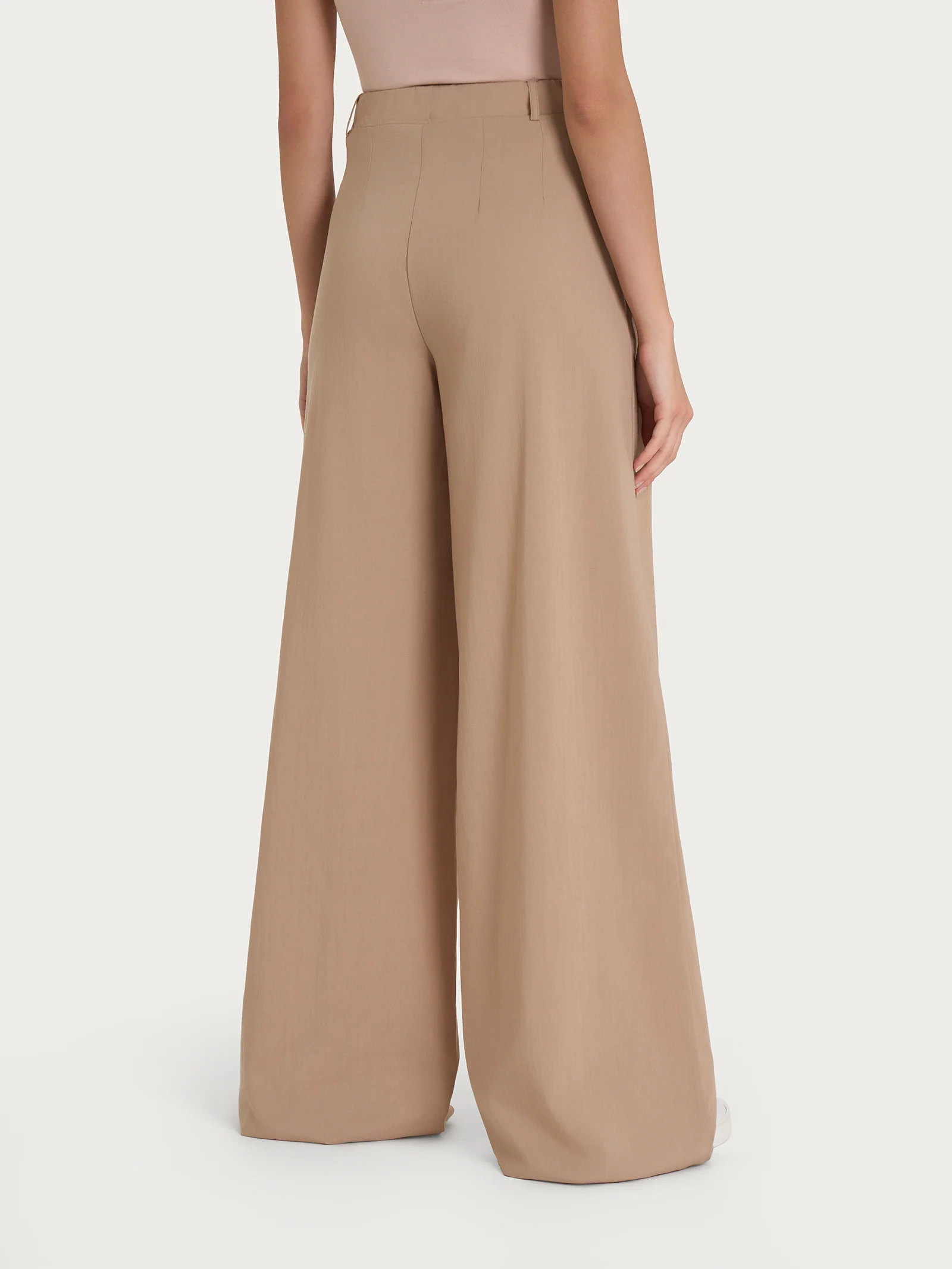 Pantalone palazzo con tasche e pinces in Super Natural - Warm Taupe - Image 2