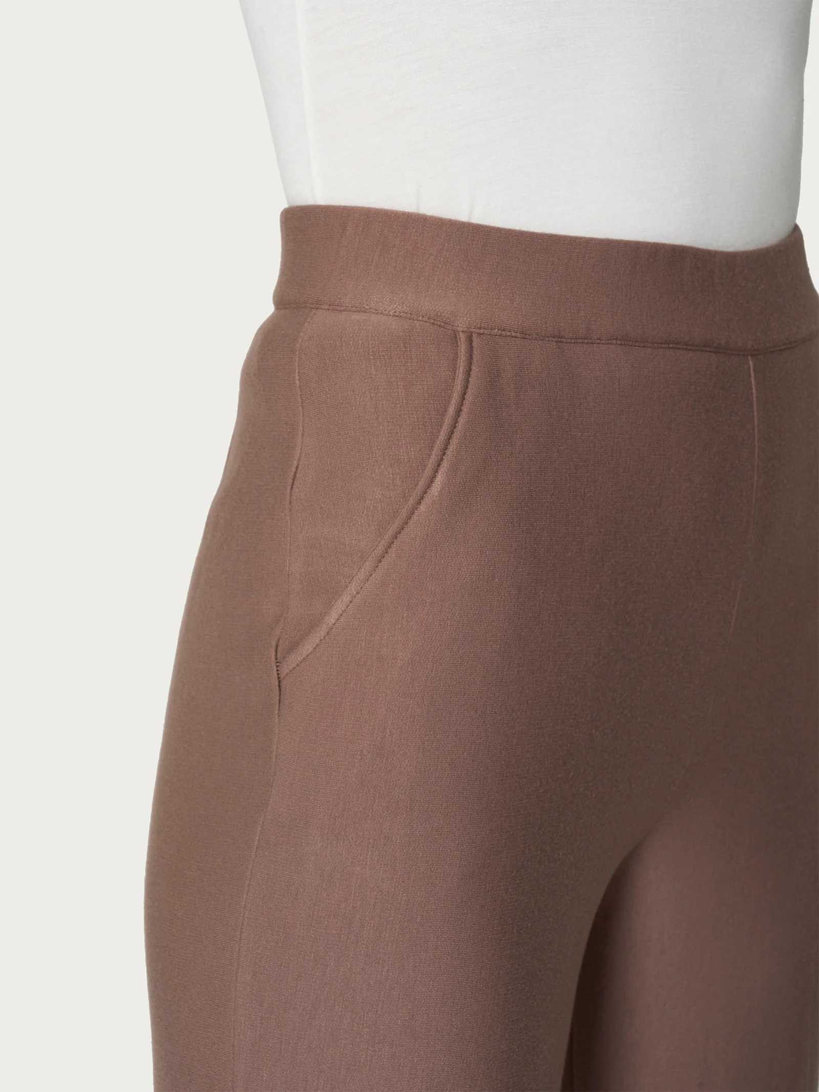 Pantalone palazzo con tasche in Eco Techno Fleece - Pine Bark - Image 3
