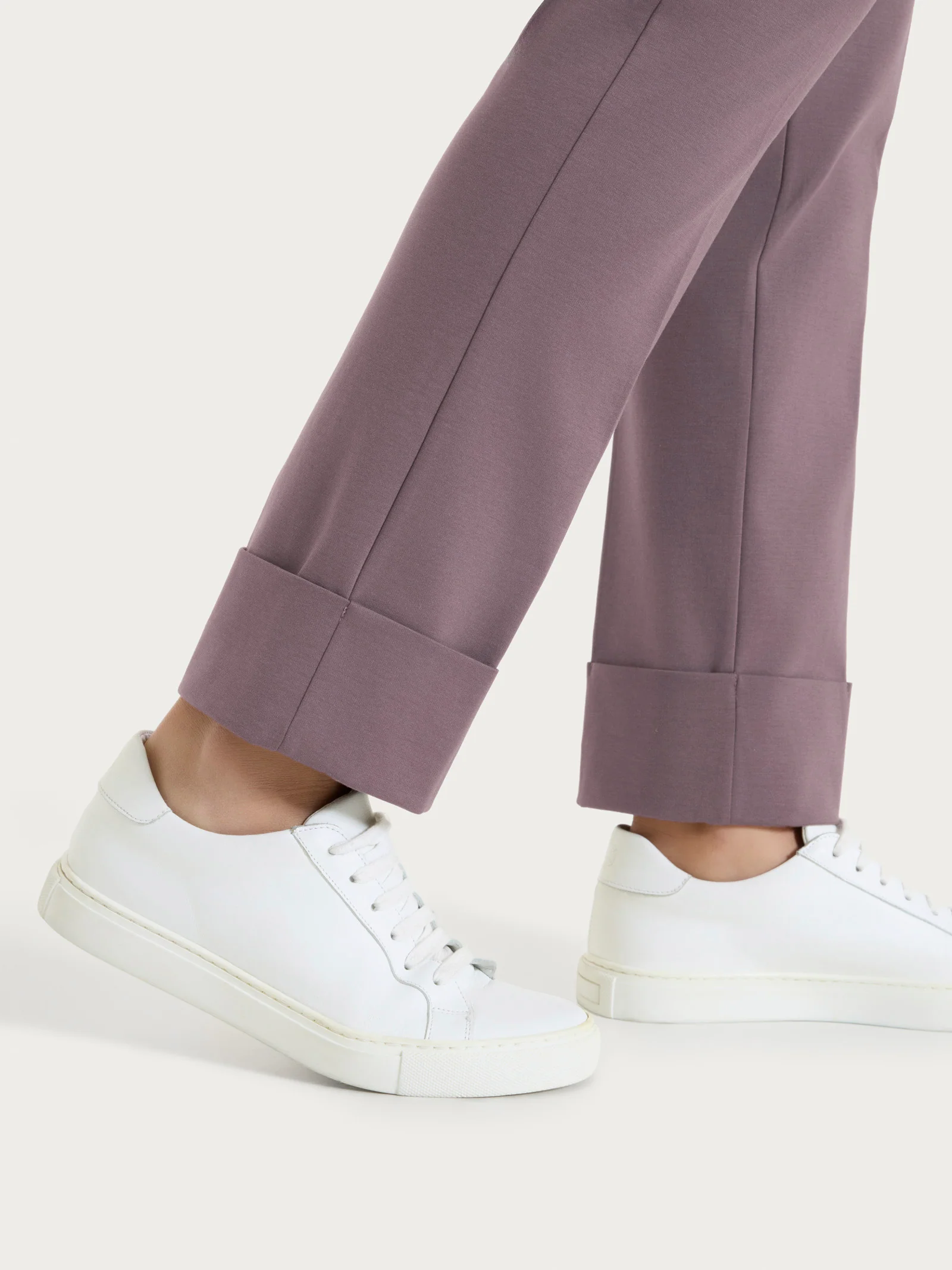 Pantalone slim dritto in Compact Light - Plum Truffle - Image 4