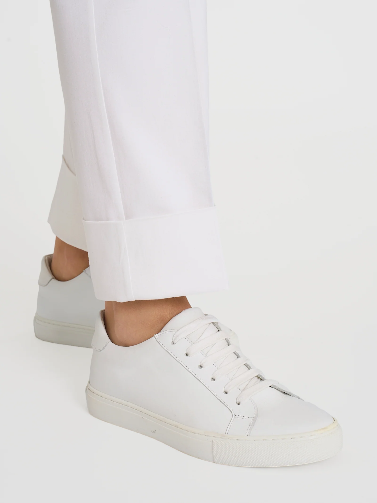 Pantalone slim dritto in Satin Power - Bianco - Image 3