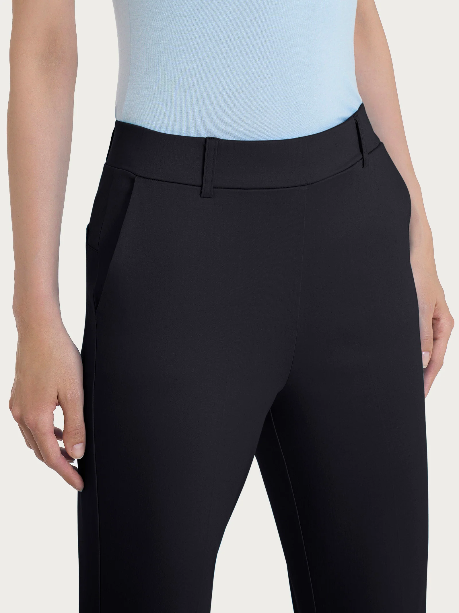 Pantalone slim dritto in Satin Power - Nero - Image 3