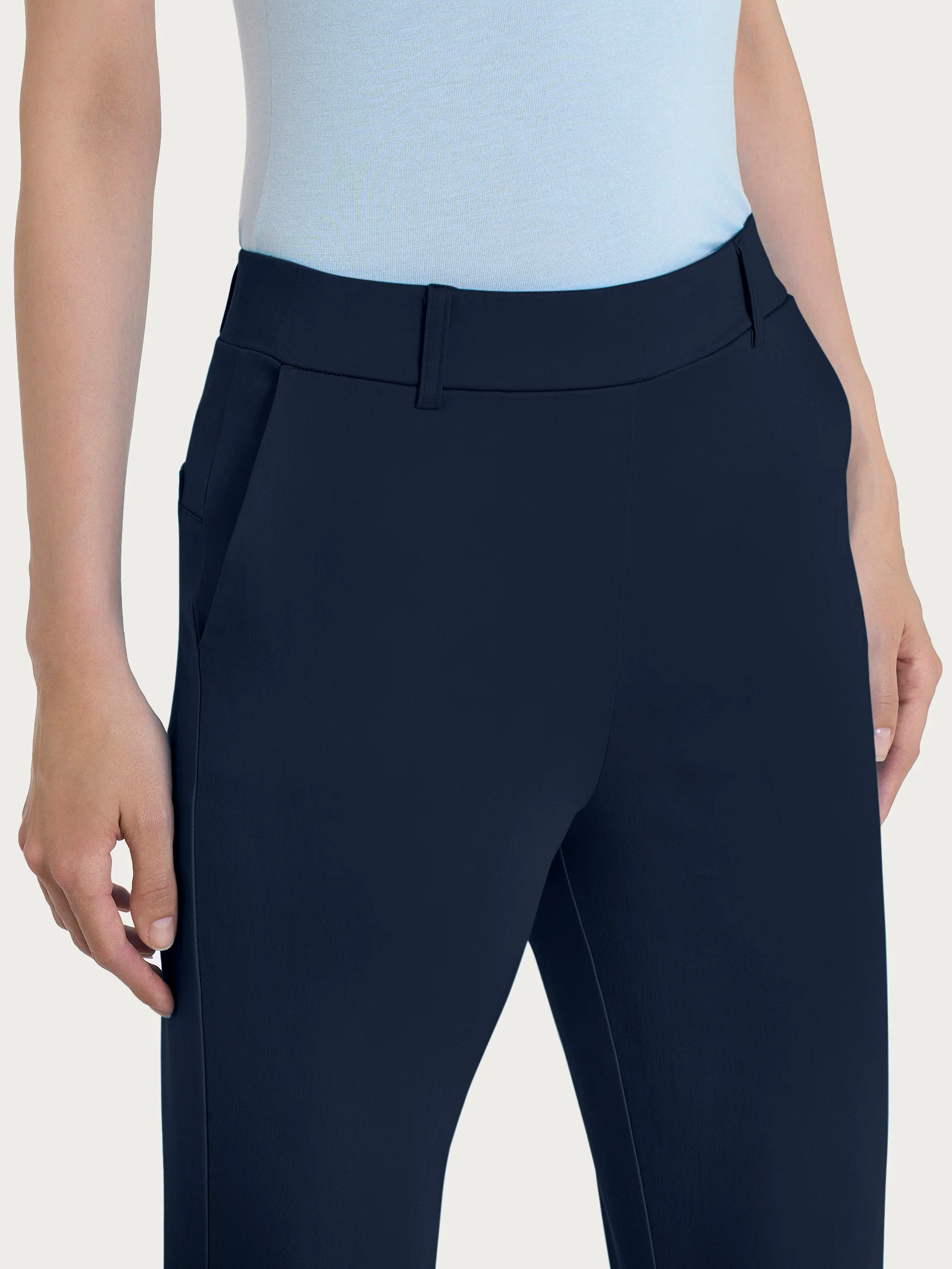 Pantalone slim dritto in Satin Power - Bleu - Image 3