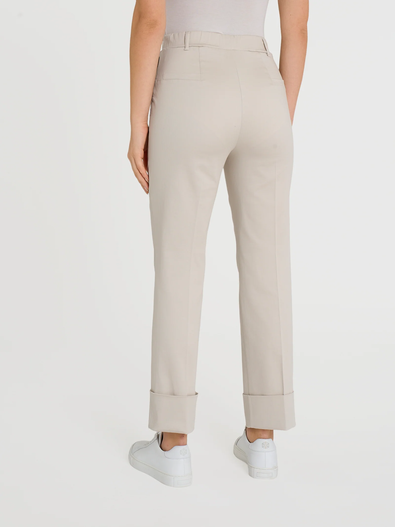 Pantalone slim dritto in Satin Power - Champignon - Image 2
