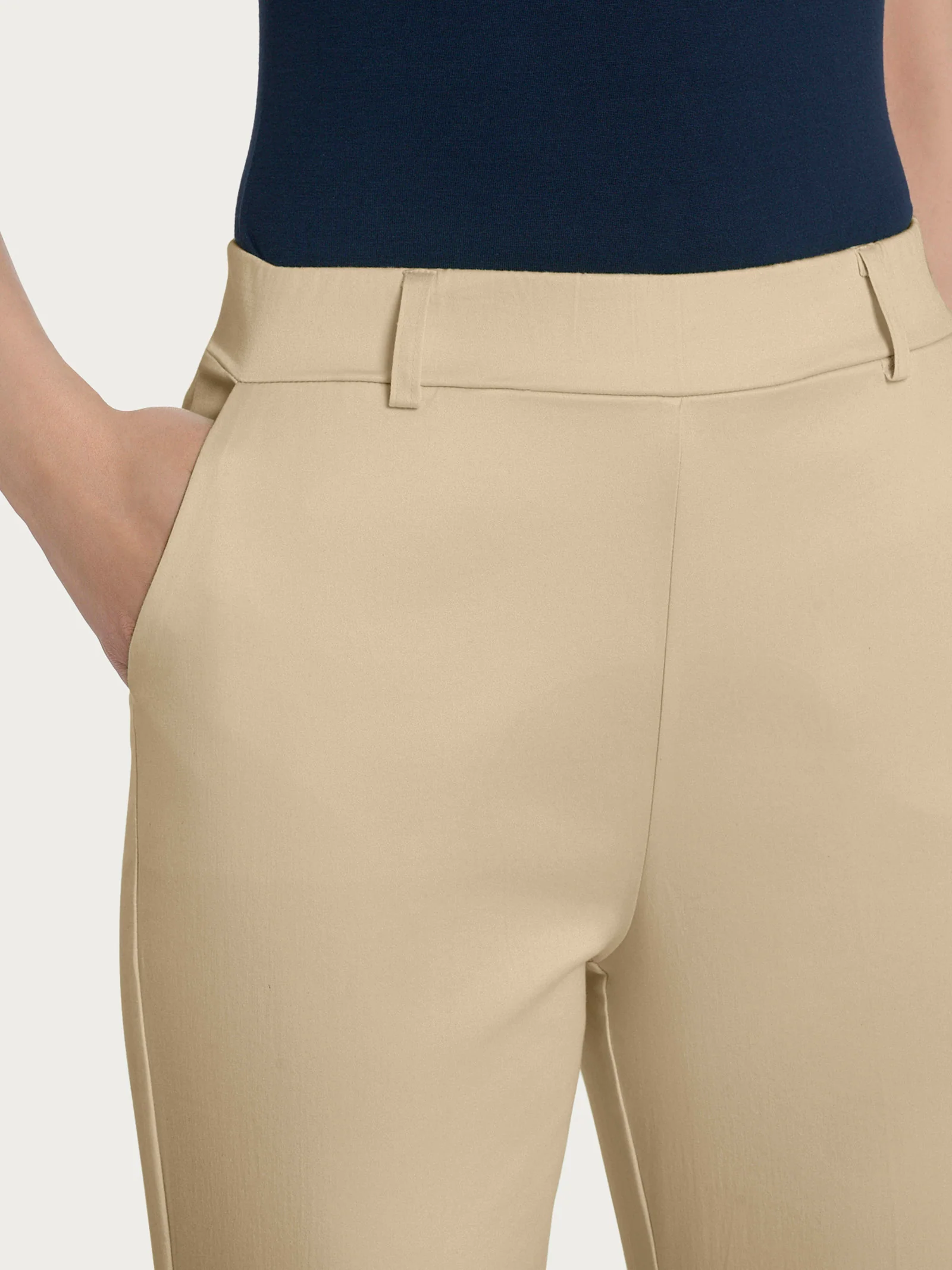 Pantalone slim dritto in Satin Power - Irish Cream - Image 6