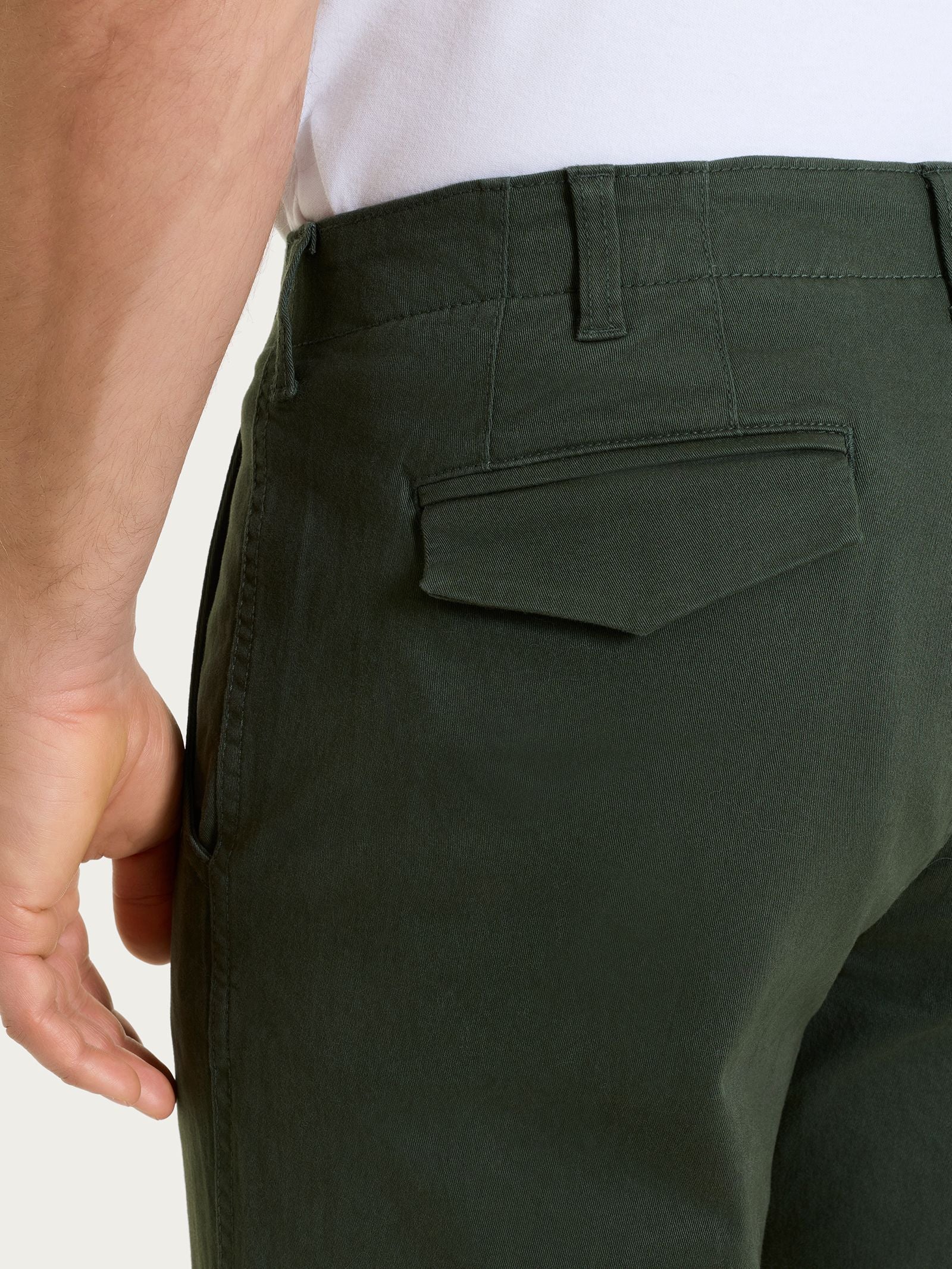 Pantaloni Chino in Twill di Eco Cotton -  Kombu Green - Image 5